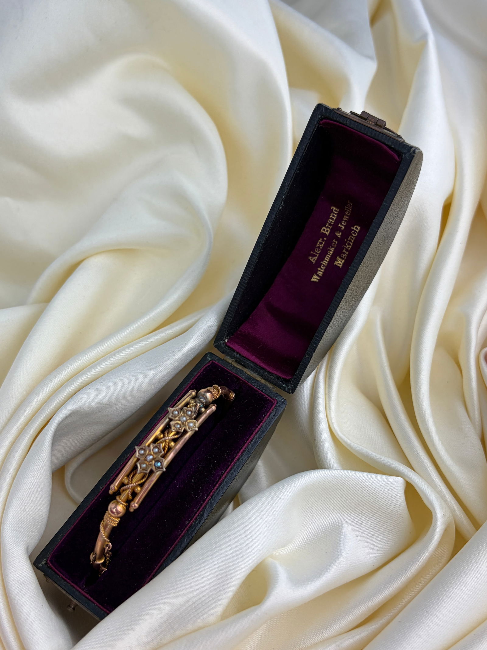 Antique 9ct gold ornate pearl bangle bracelet in antique box - 9