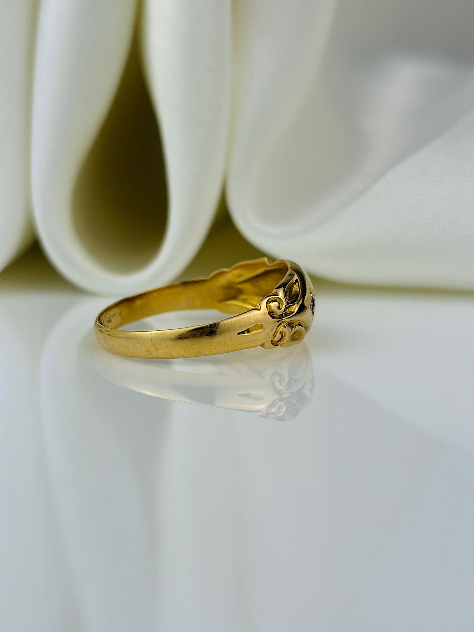 antique 18ct yellow gold ruby and diamond 3 stone star ring - 2