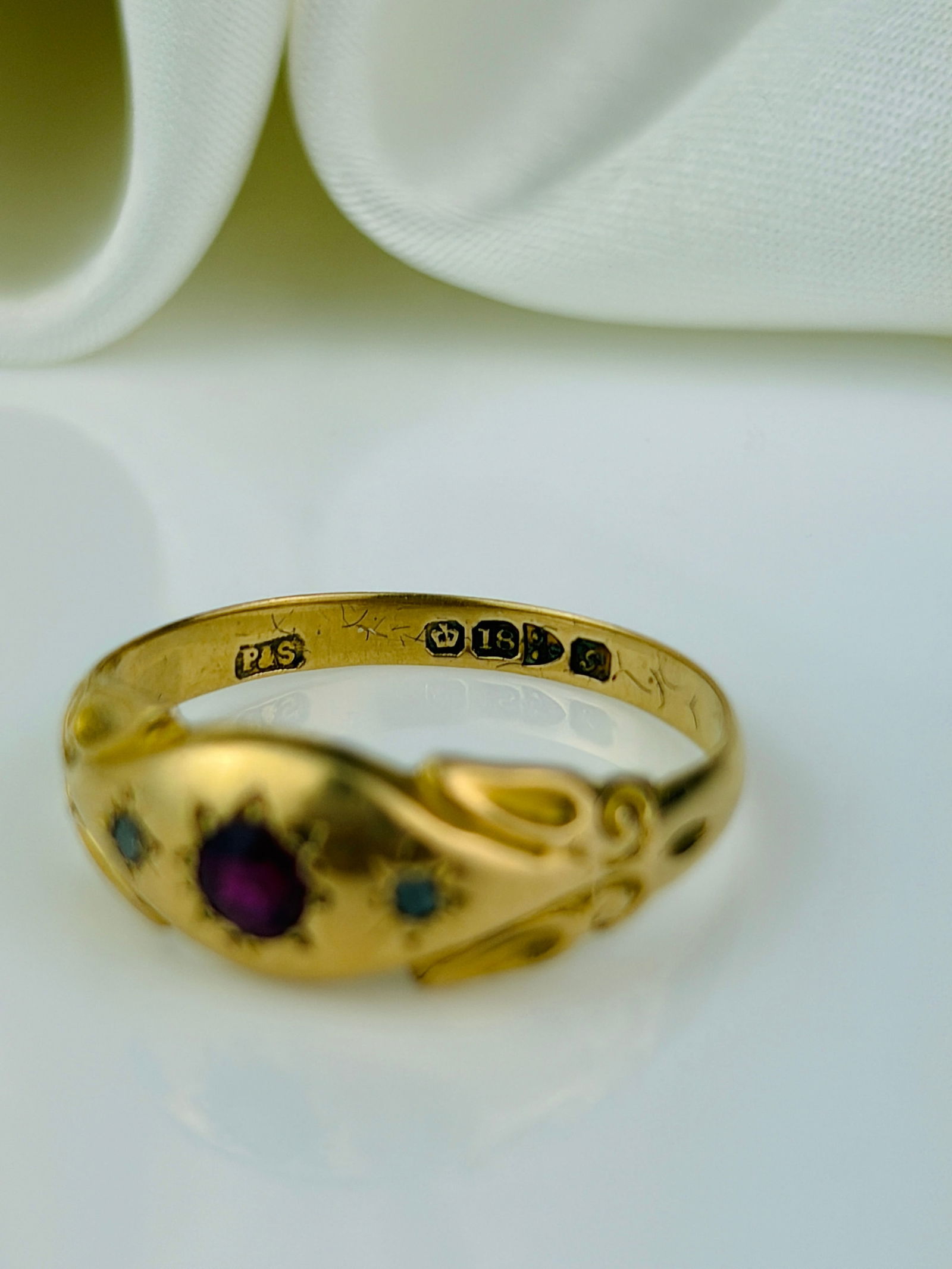 antique 18ct yellow gold ruby and diamond 3 stone star ring - 4