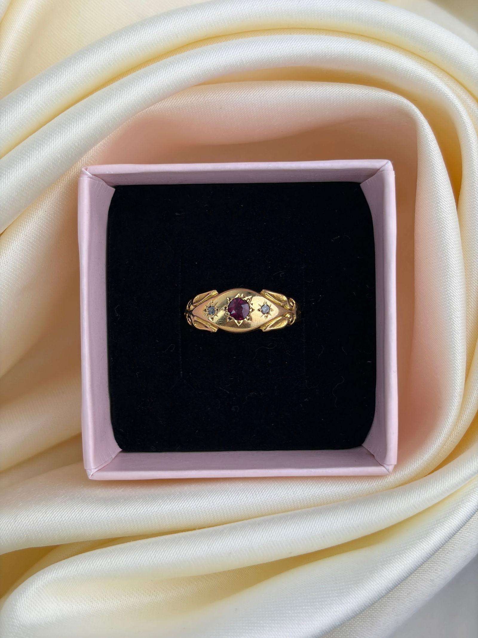 antique 18ct yellow gold ruby and diamond 3 stone star ring - 9