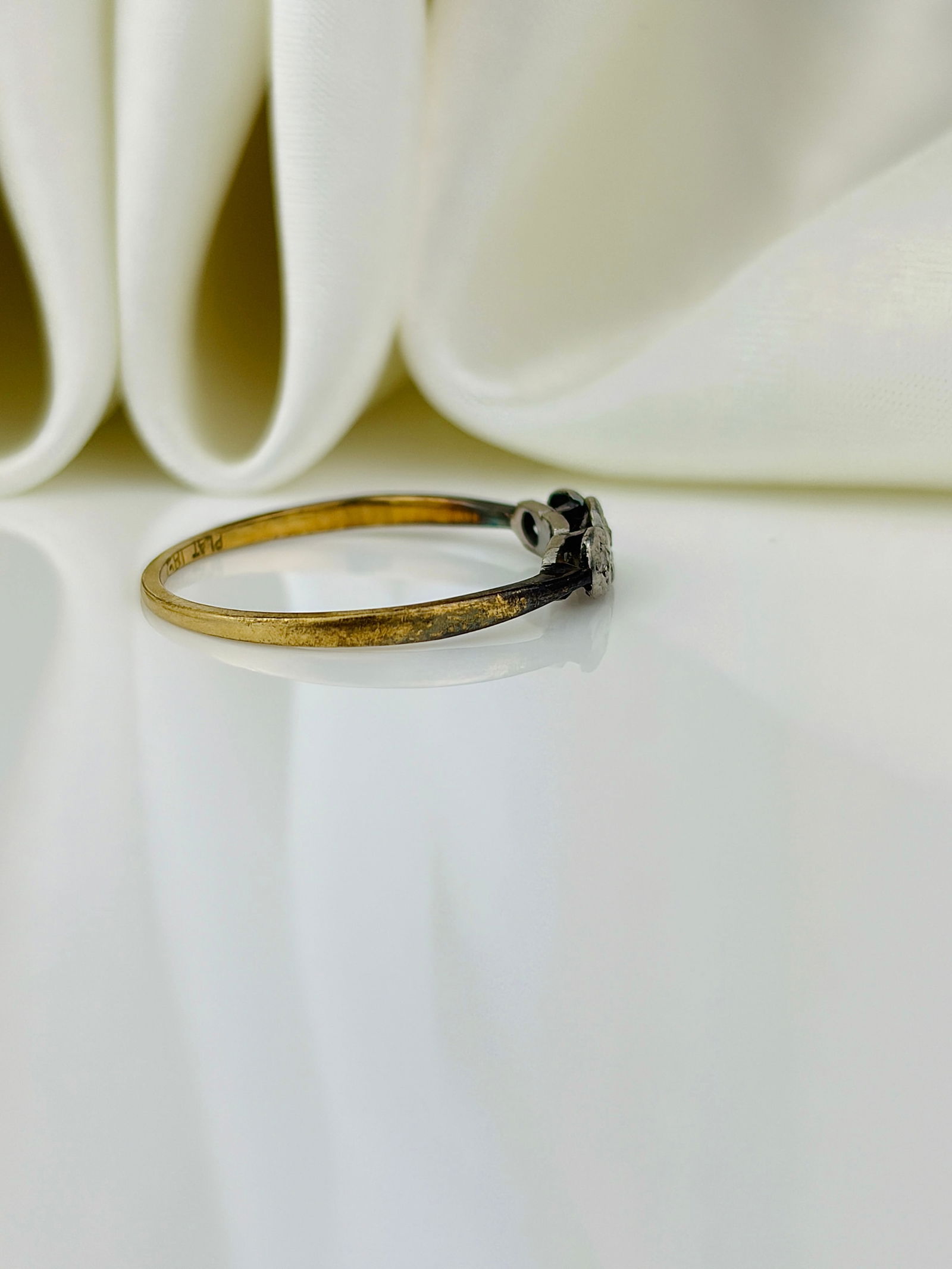 antique 18ct yellow gold and platinum diamond 3 stone ring - 2