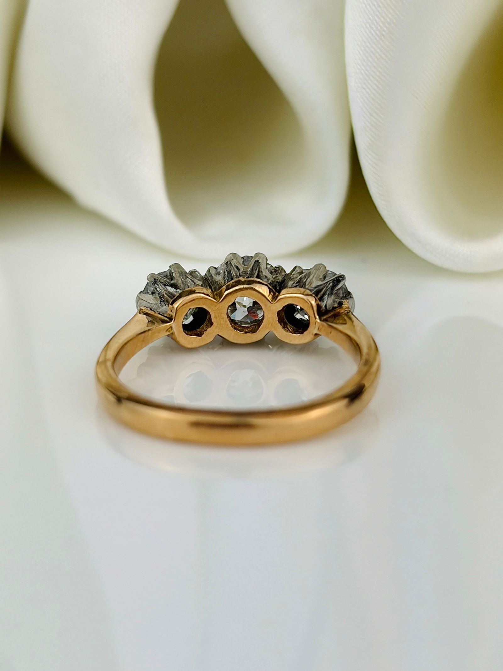 Edwardian 1.40ct Diamond and 18 Carat Gold and Platinum Three Stone Ring - 3