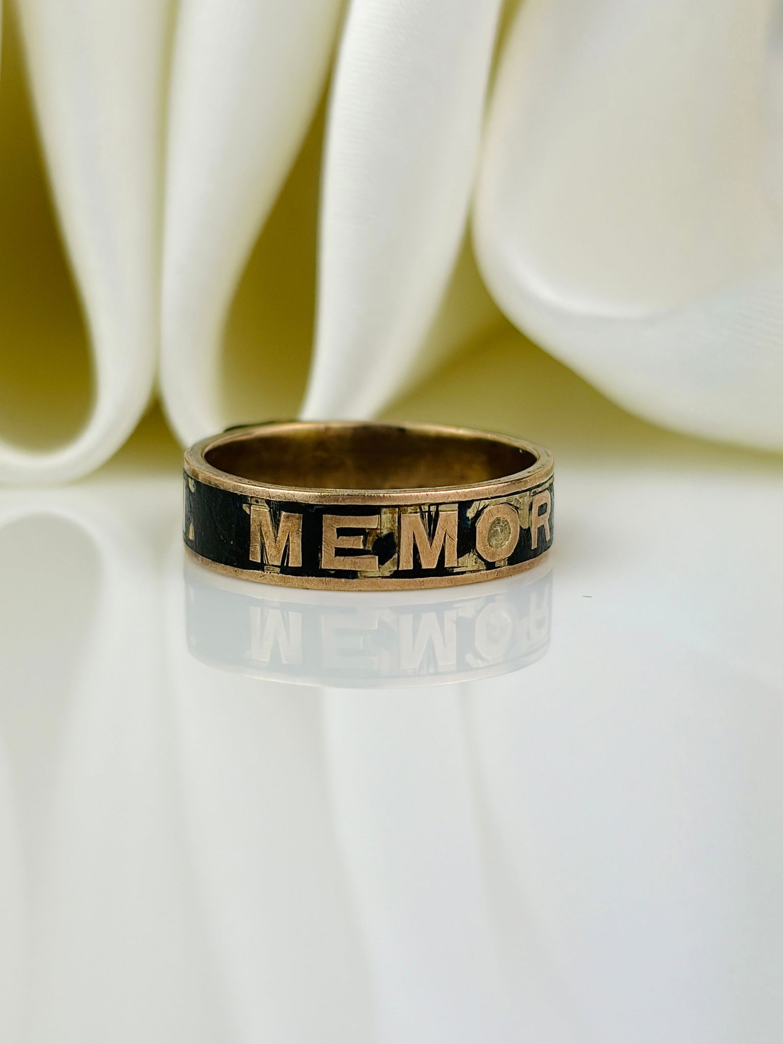 antique black enamel 18ct yellow gold "in memory of band ring - 3