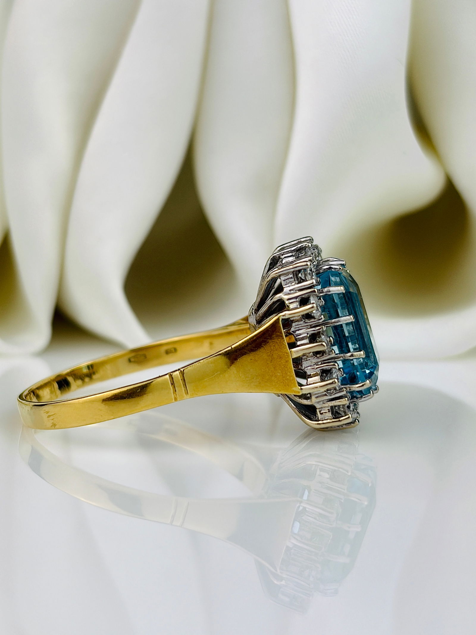 Vintage Aquamarine and Diamond 18ct Gold and Platinum Cluster Ring - 2