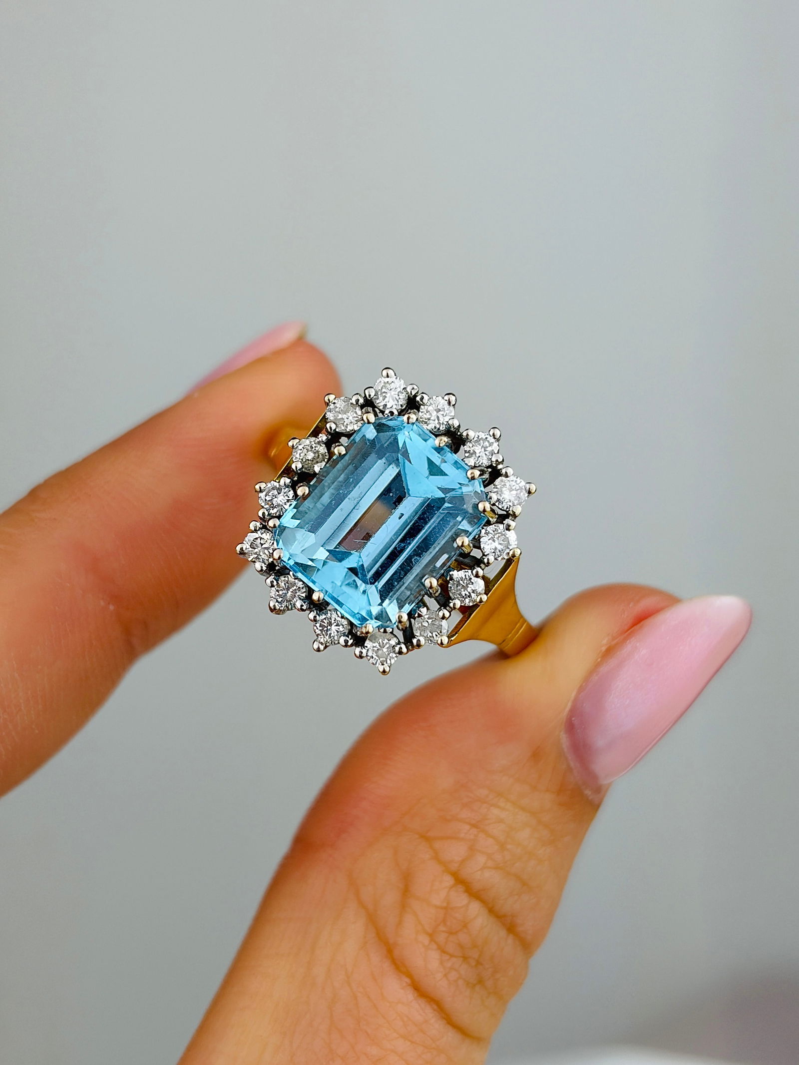 Vintage Aquamarine and Diamond 18ct Gold and Platinum Cluster Ring - 5