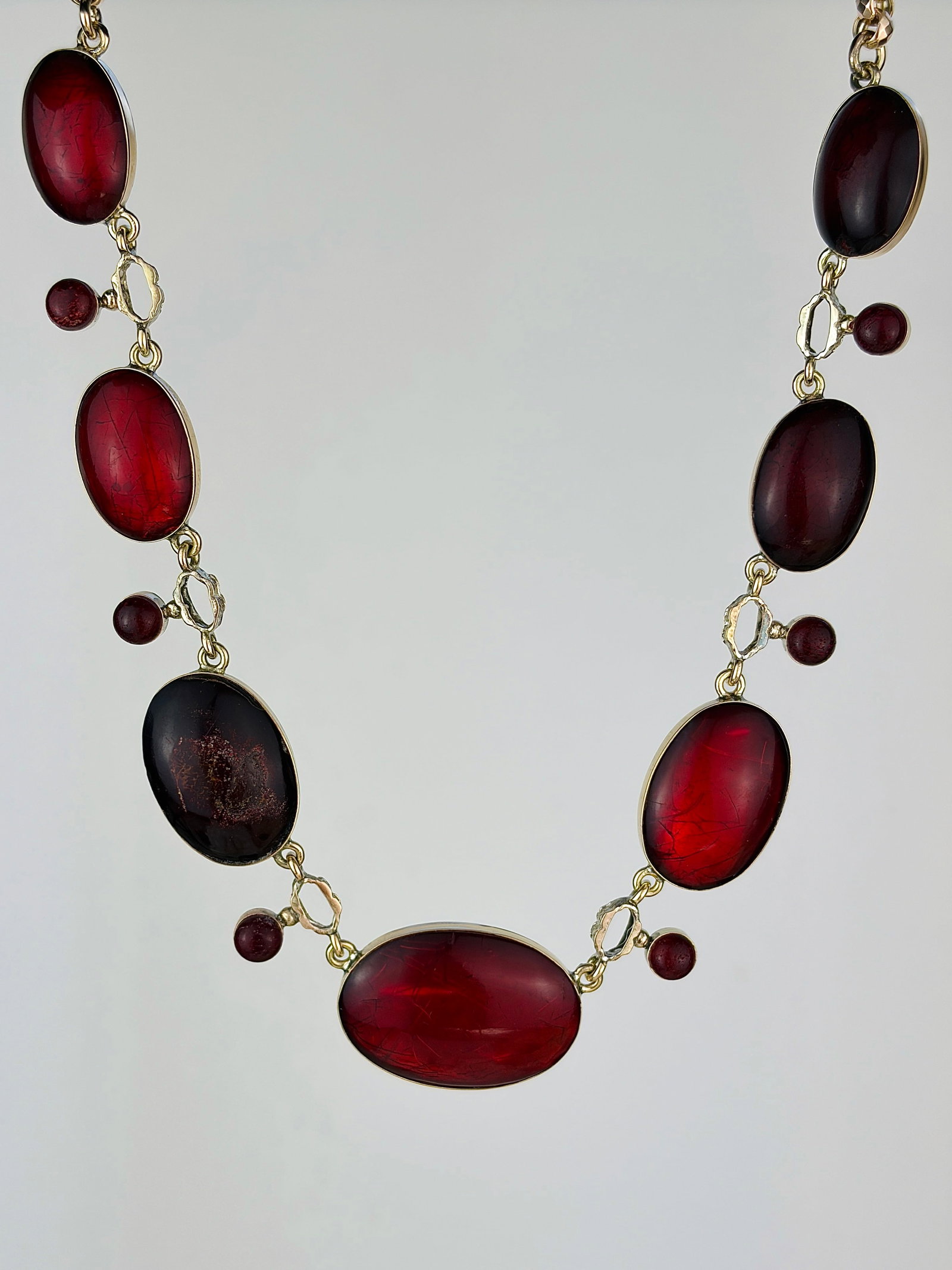 Antique c1850's 9ct Gold Necklace: antique c1850's 9ct gold necklace Weight: 26.23g Size: Length 40.8cm, Central stone 19x27mm Materials: 9ct gold Hallmarks: None present Condition: The overall condition is very