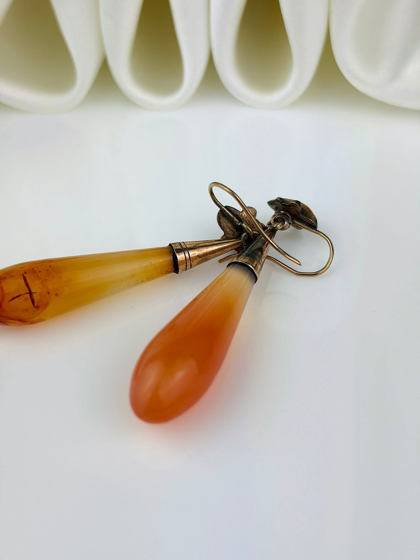 Victorian era c.1860 antique gold and agate drop earrings - 3