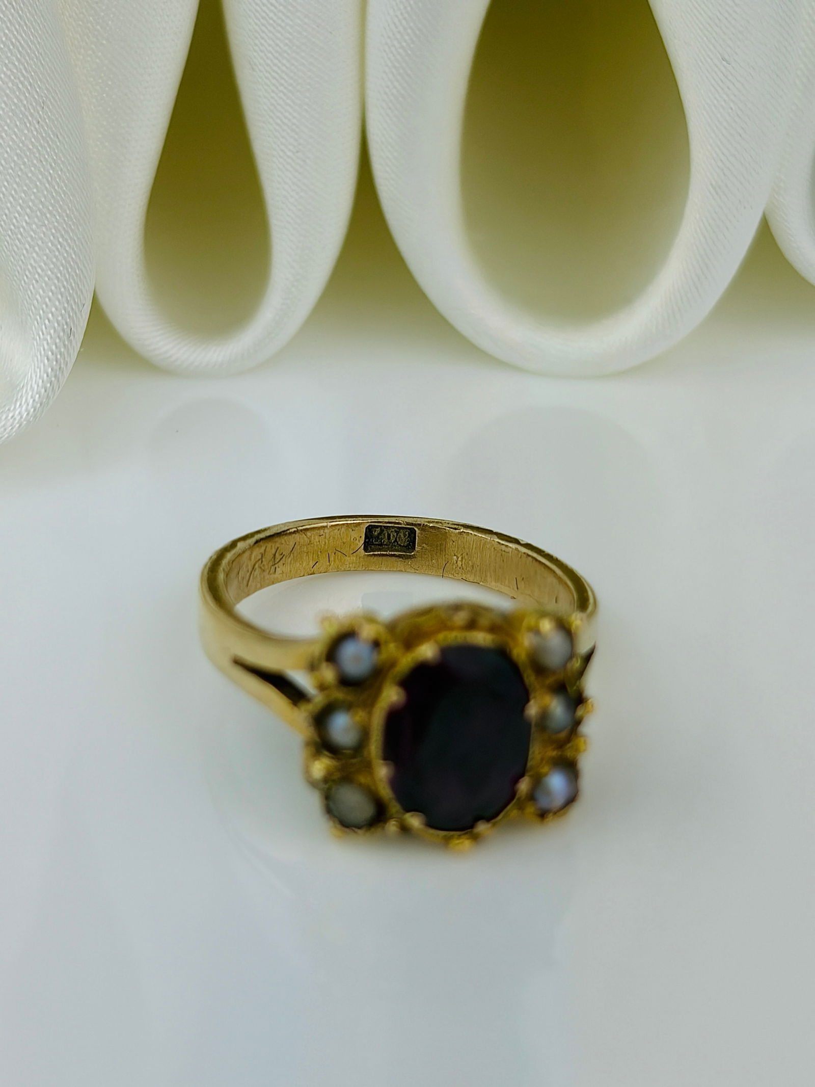 chunky antique 9ct gold flat cut garnet and pearl ring - 4
