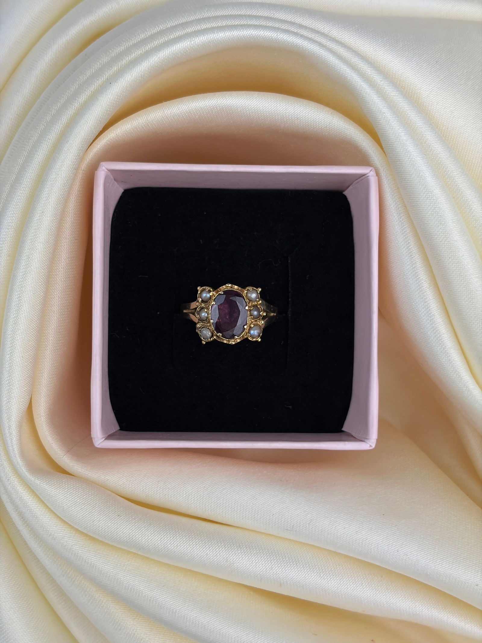 chunky antique 9ct gold flat cut garnet and pearl ring - 7