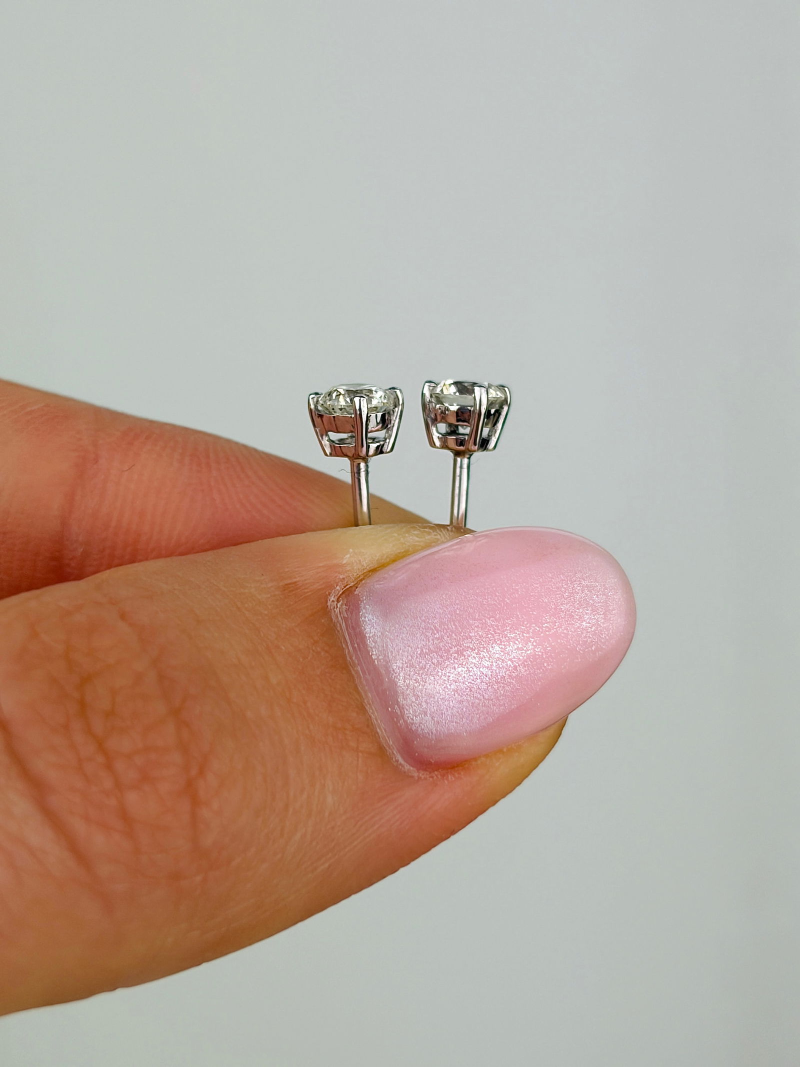 Classic Diamond and 18 Carat White Gold Stud Earrings - 4