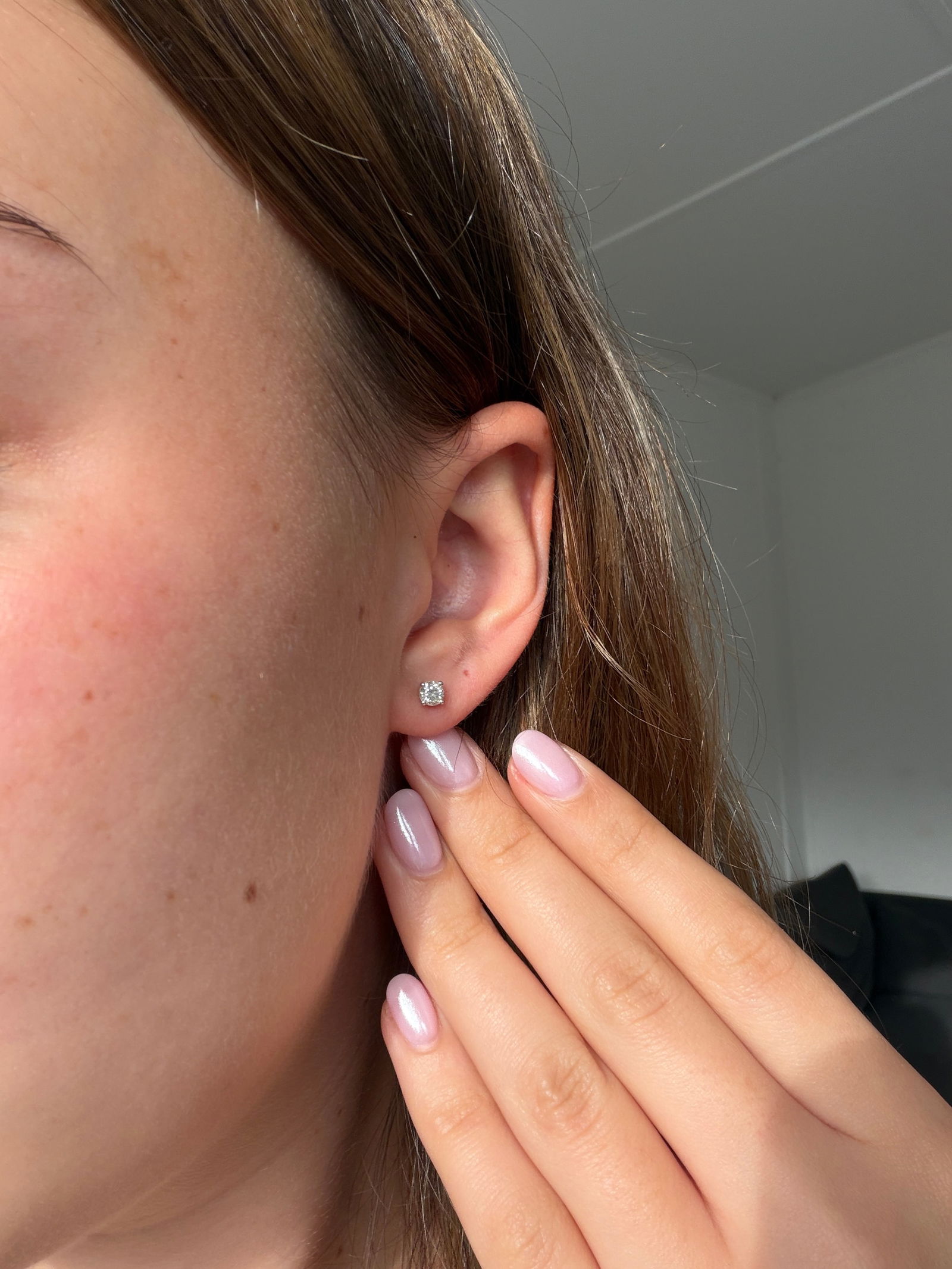 Classic Diamond and 18 Carat White Gold Stud Earrings - 8