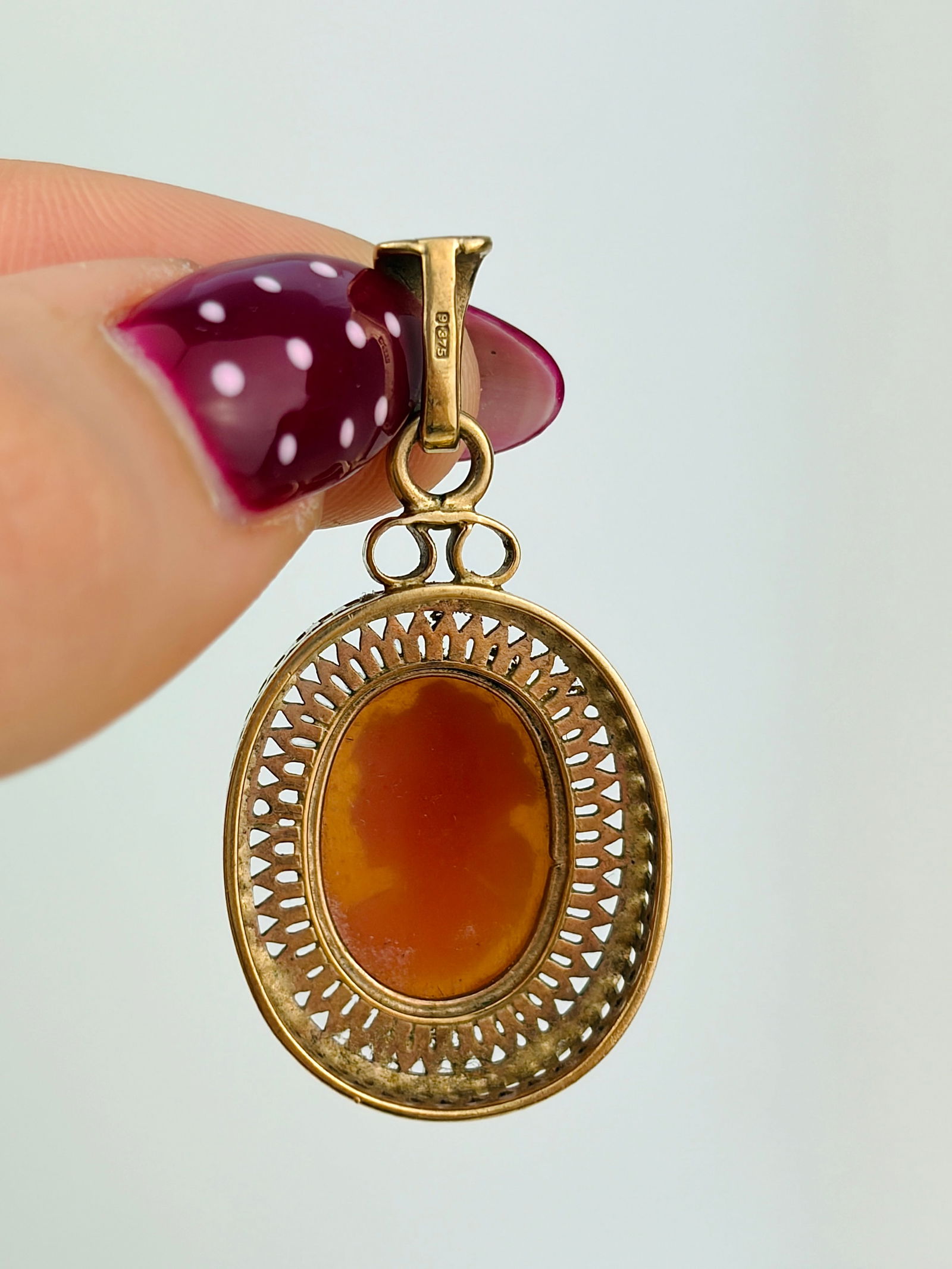 vintage 9ct gold cameo pendant - 3