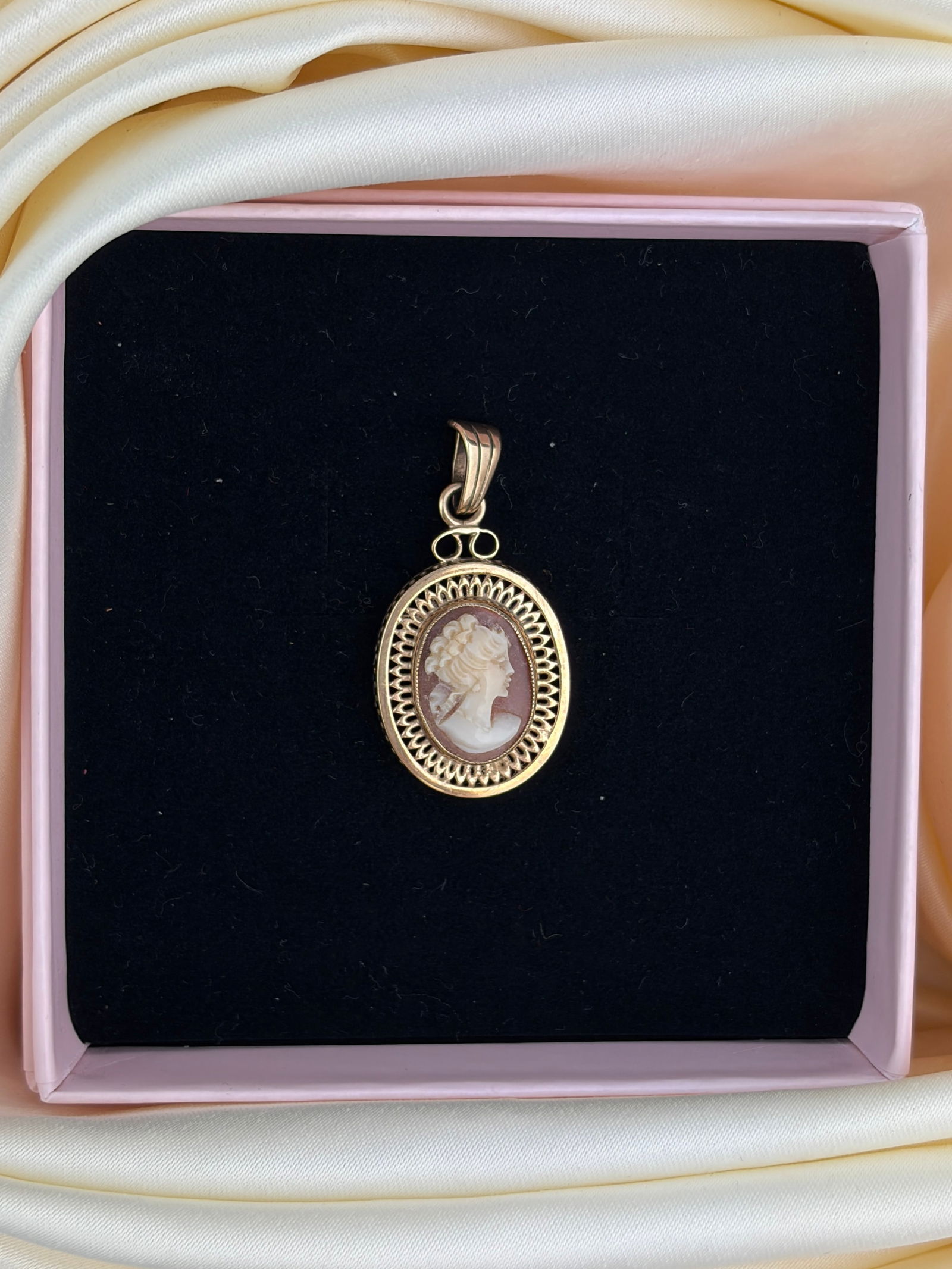 vintage 9ct gold cameo pendant - 5