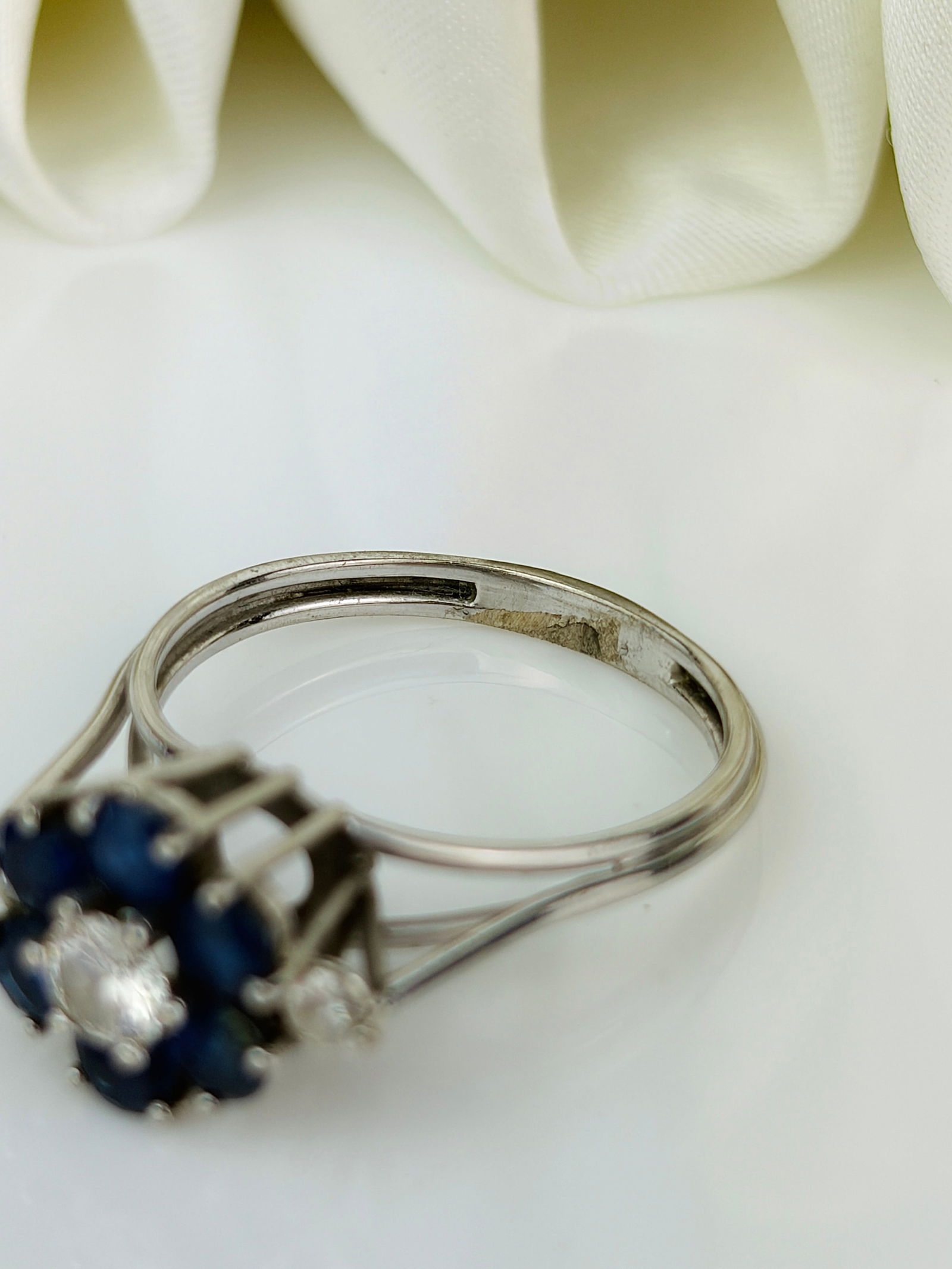 Chunky Vintage Sapphire and Diamond Platinum Cluster Ring - 4