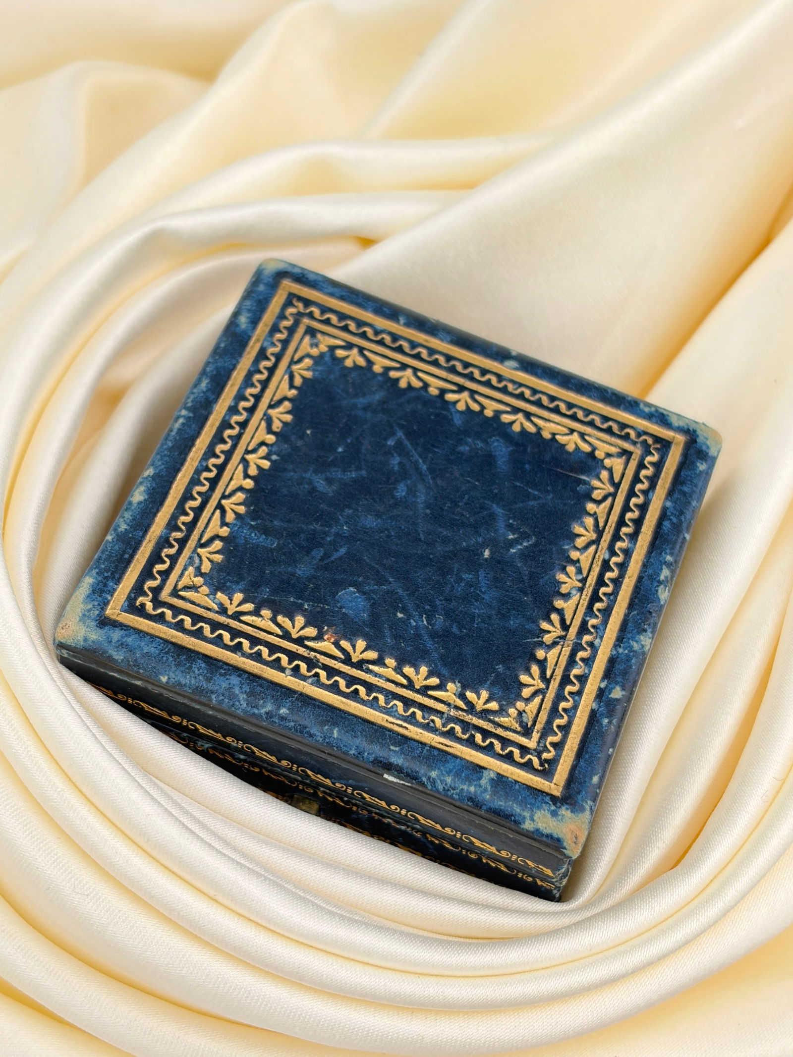 Antique Gold Moonstone and Diamond Heart Brooch in Fitted C&A Giuilano London box - 8