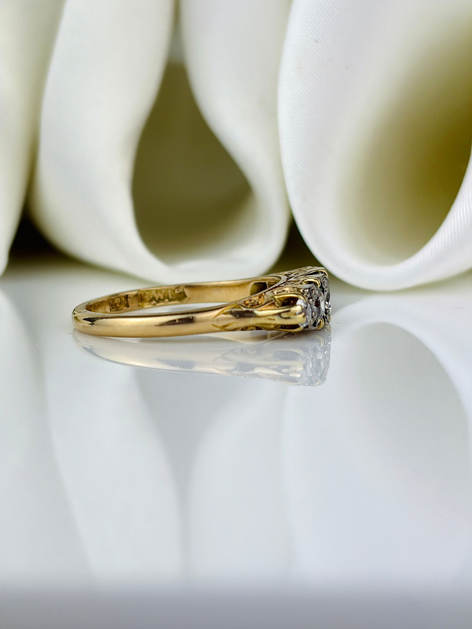 Edwardian 95pts Diamond and 18 Carat Gold Five-Stone Band Ring - 2