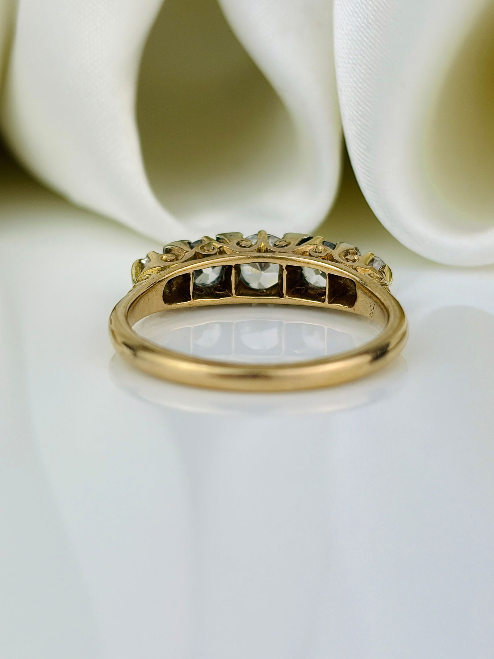 Edwardian 95pts Diamond and 18 Carat Gold Five-Stone Band Ring - 3