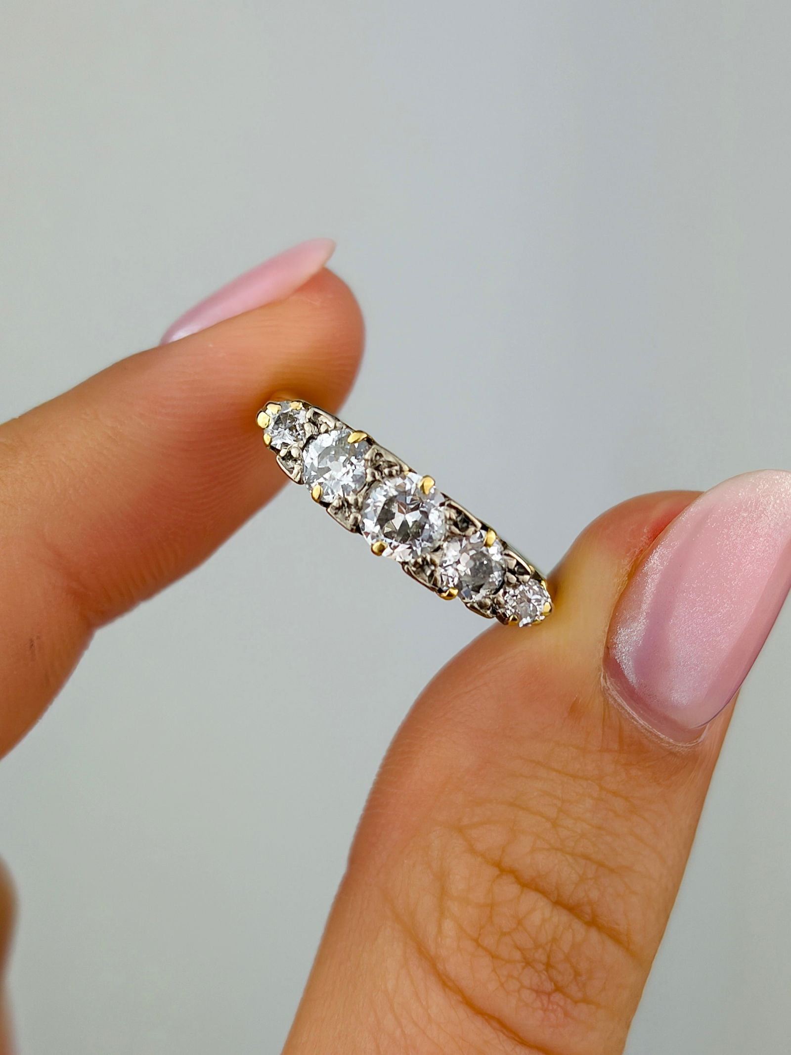 Edwardian 95pts Diamond and 18 Carat Gold Five-Stone Band Ring - 5
