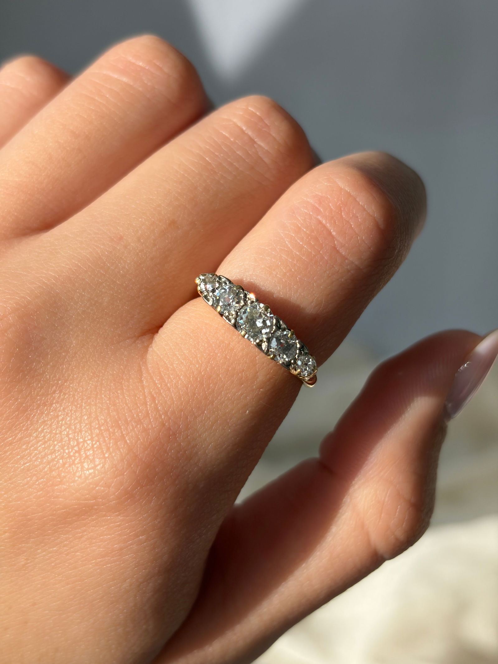 Edwardian 95pts Diamond and 18 Carat Gold Five-Stone Band Ring - 9