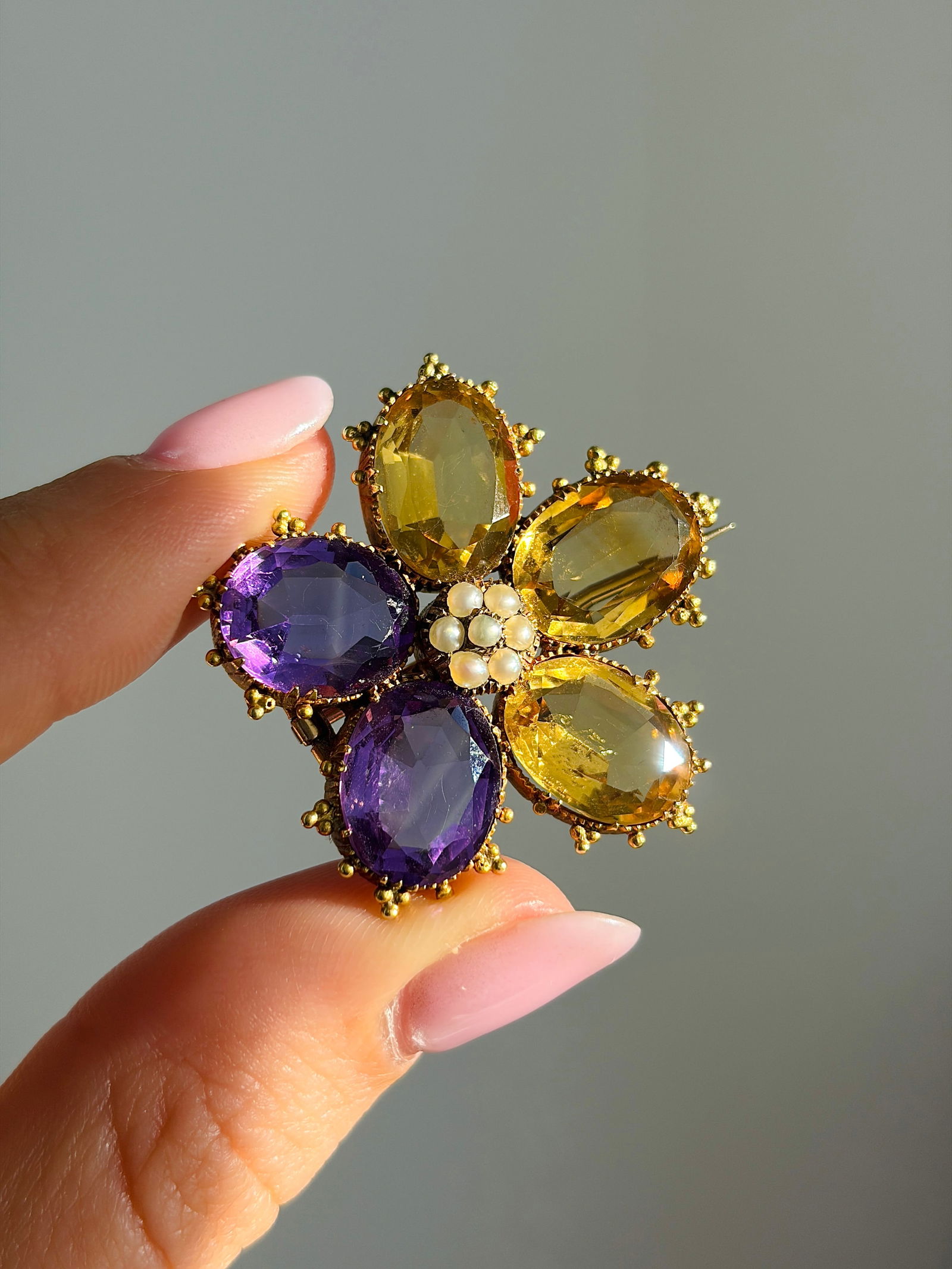 Georgian Era Amethyst and Citrine Large Flower Brooch in Gold - 2