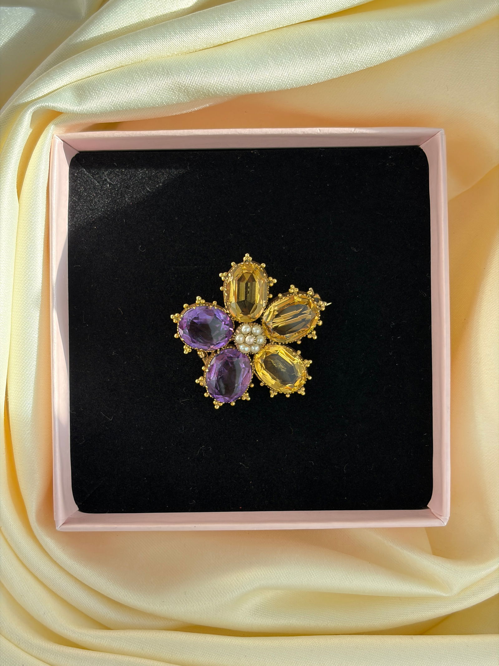Georgian Era Amethyst and Citrine Large Flower Brooch in Gold - 6