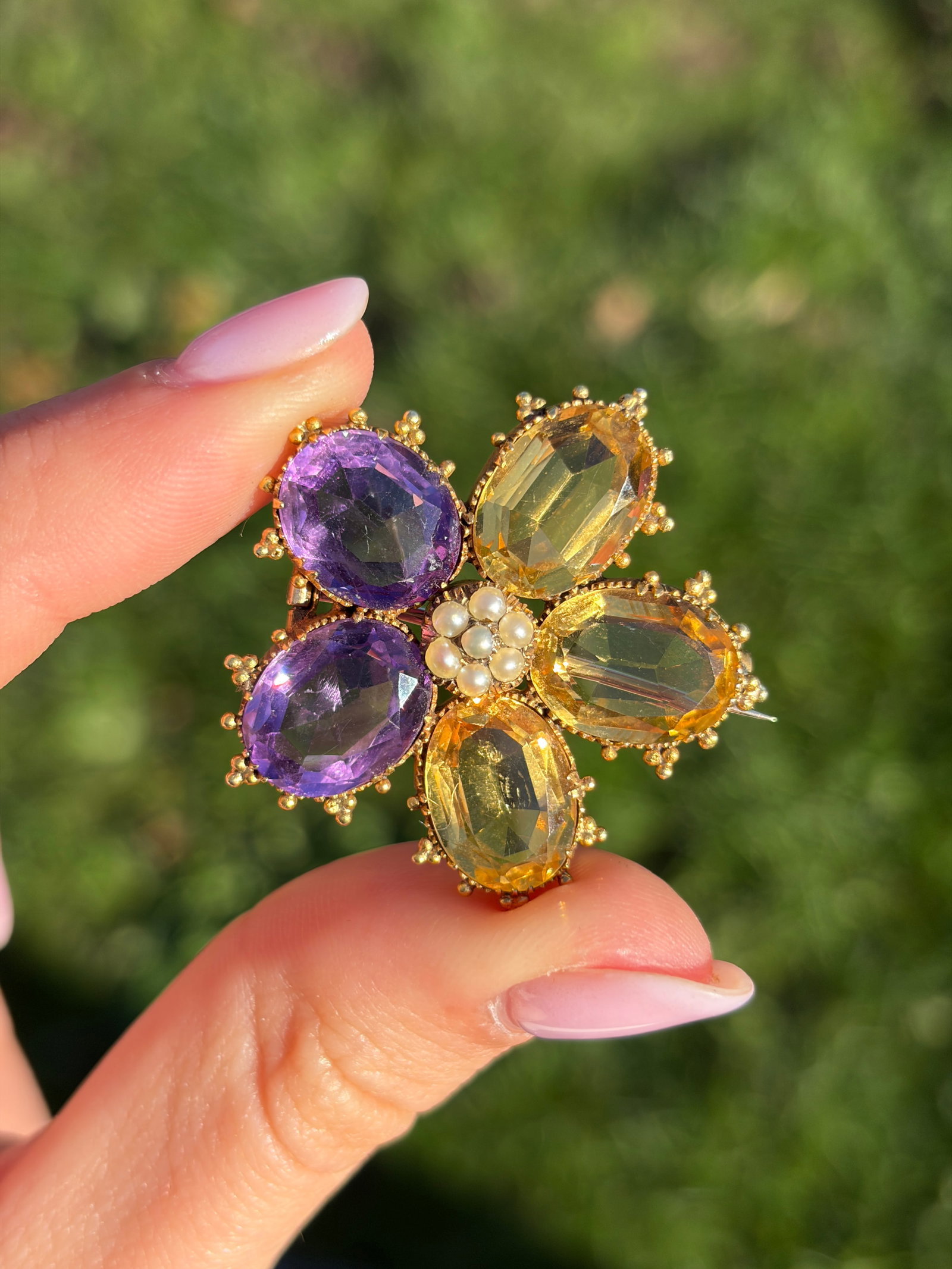 Georgian Era Amethyst and Citrine Large Flower Brooch in Gold - 9