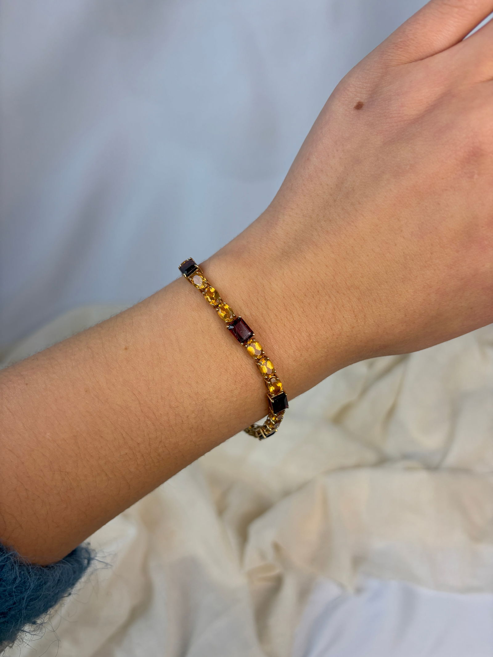 9ct Yellow Gold Garnet and Citrine Bracelet - 8