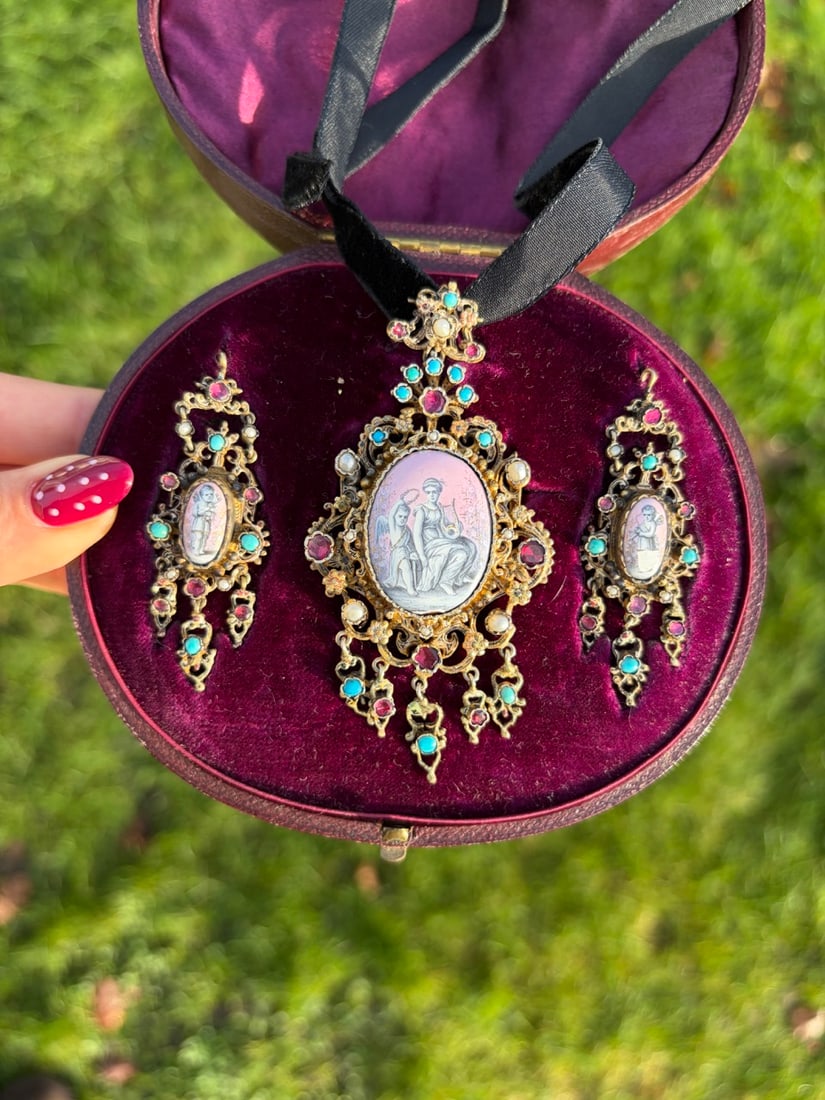 Incredible Antique Boxed Austro Hungarian Locket Back Necklace and Earrings Suite - 14