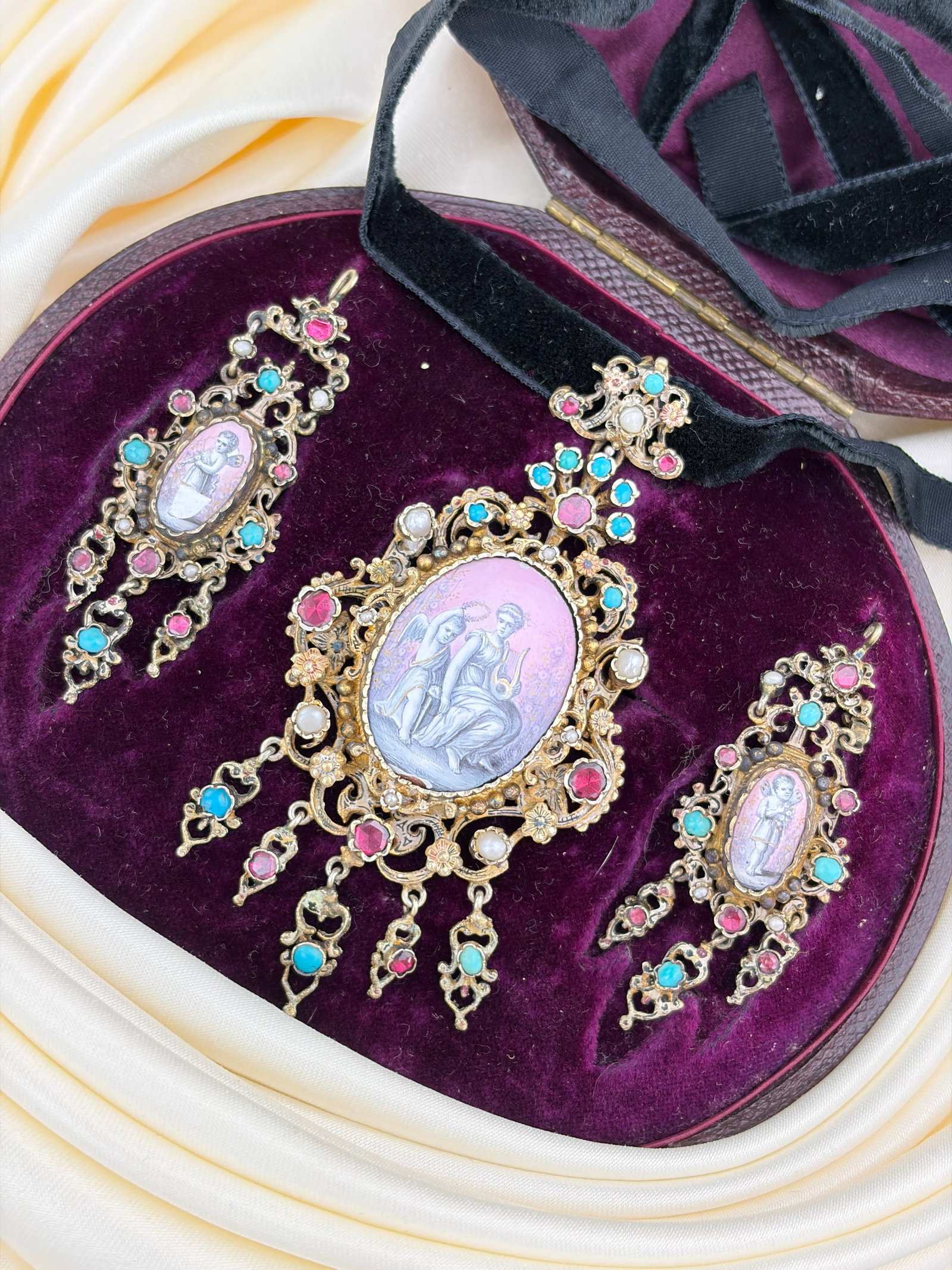Incredible Antique Boxed Austro Hungarian Locket Back Necklace and Earrings Suite (1 of 14)