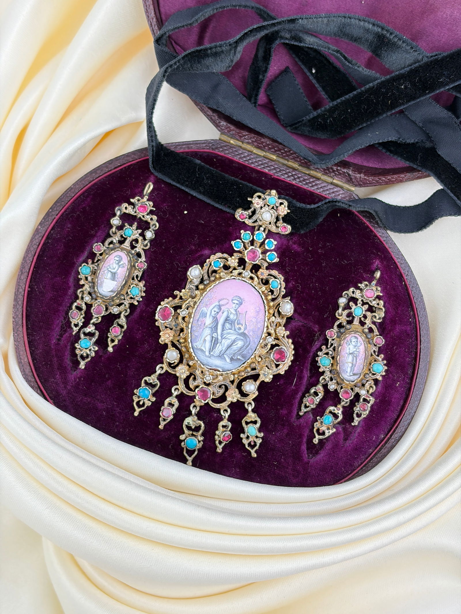 Incredible Antique Boxed Austro Hungarian Locket Back Necklace and Earrings Suite - 2
