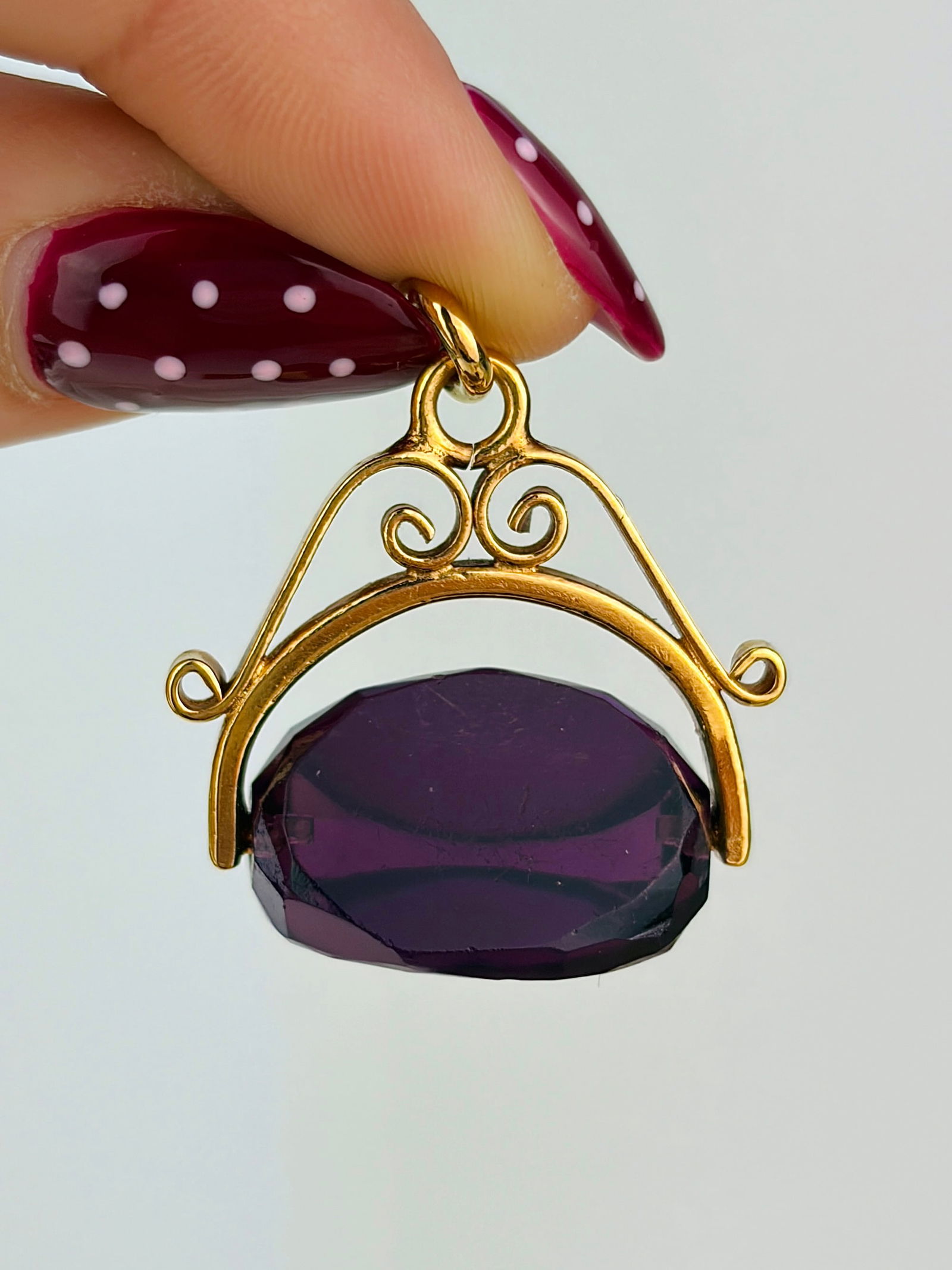 antique amethyst spinning fob seal pendant: antique amethyst spinning fob seal pendant Weight: 6.49g Size: 28x26mm Condition: good overall condition. Some signs of wear are expected given the piece’s age. Please refer to the