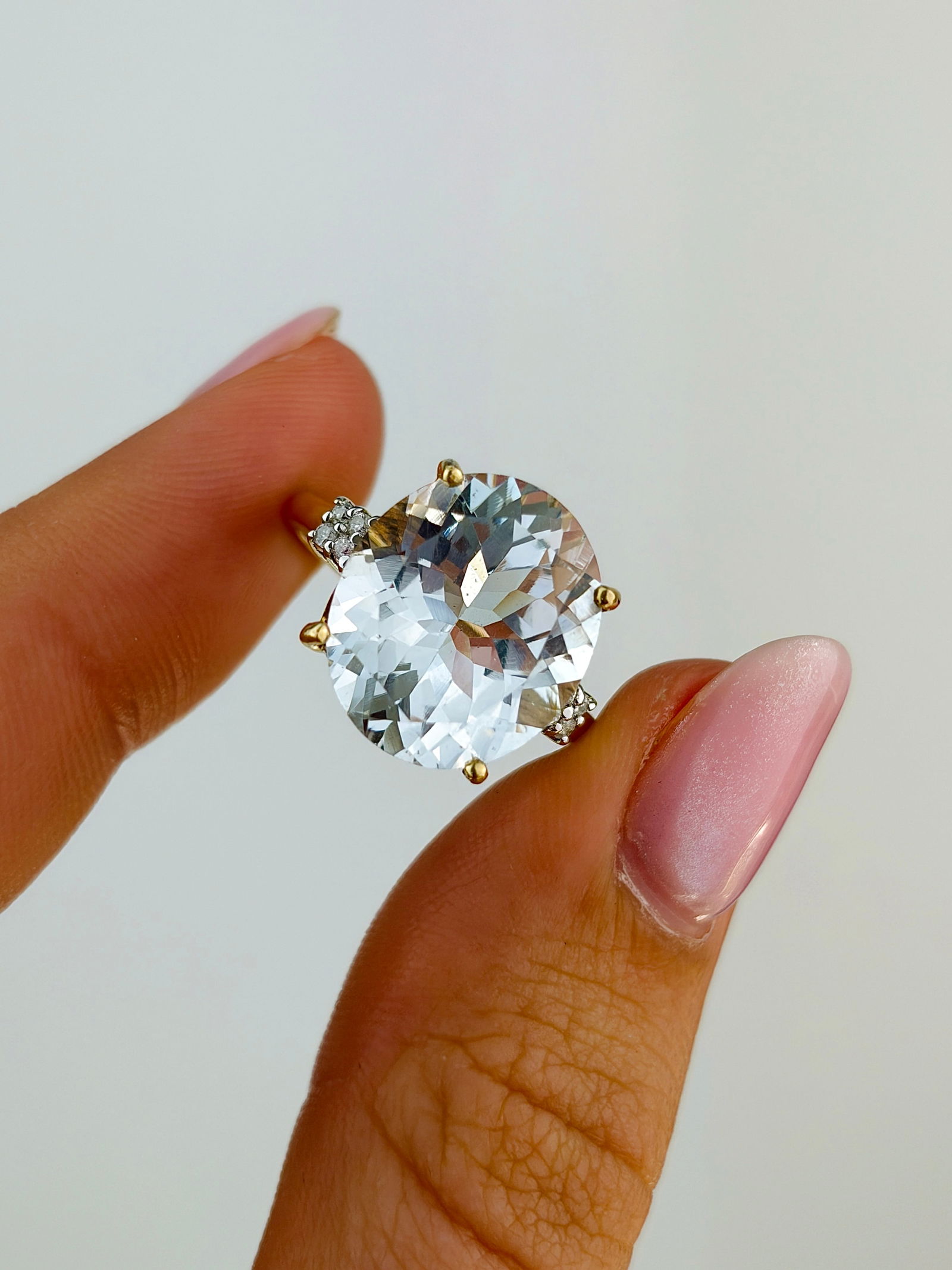 Pretty 9ct Yellow Gold Aquamarine and Diamond Ring - 5