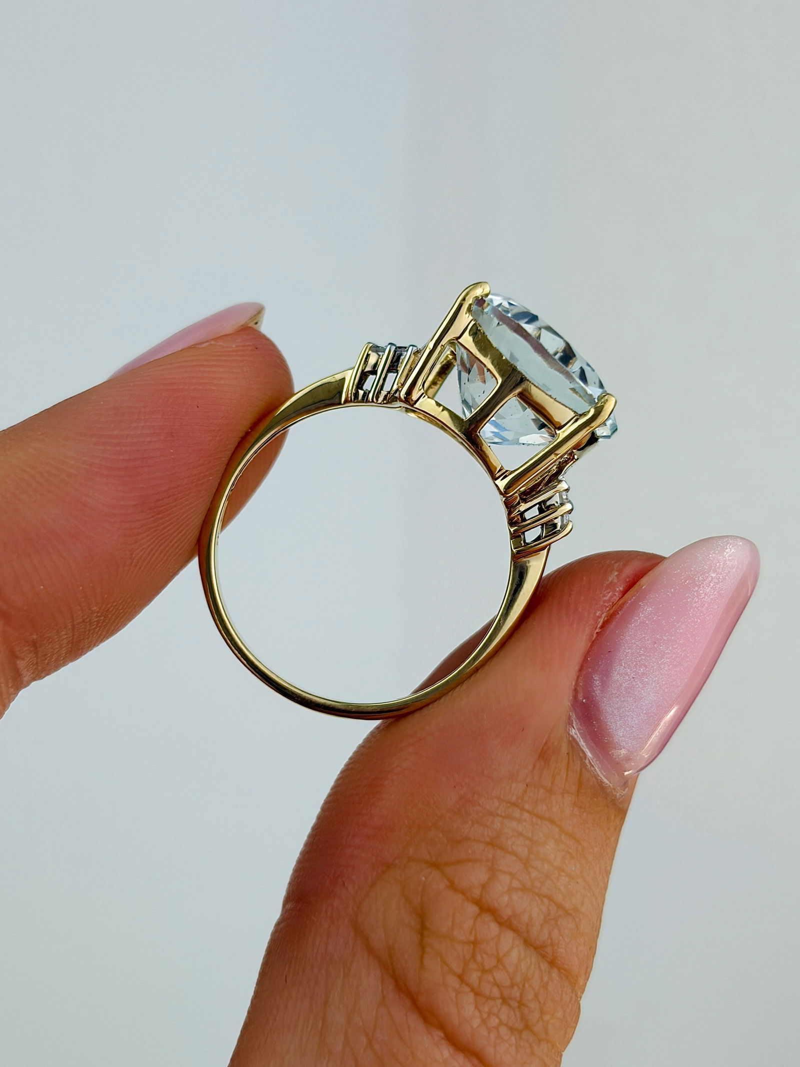 Pretty 9ct Yellow Gold Aquamarine and Diamond Ring - 6