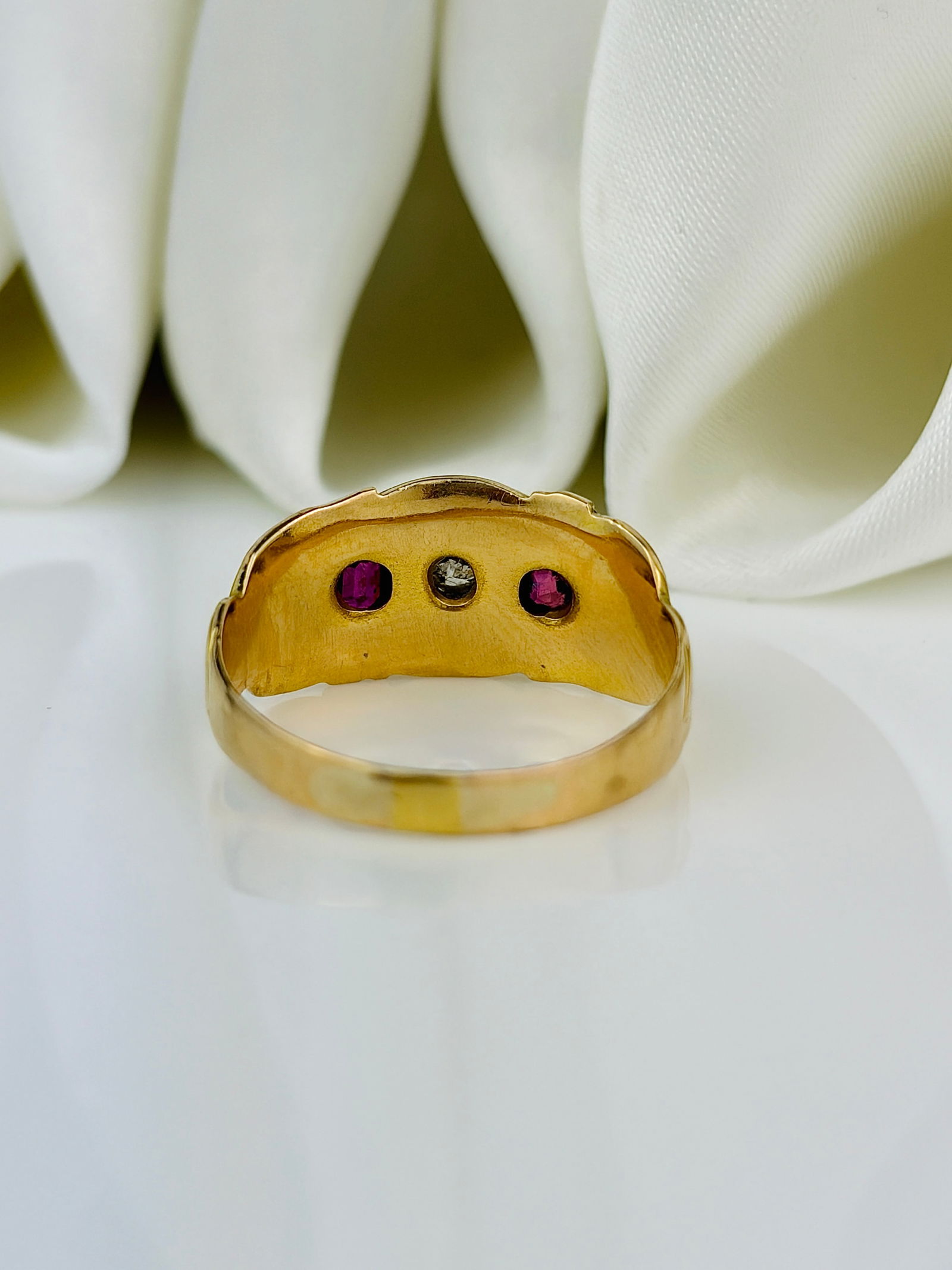 ANTIQUE 18CT GOLD DIAMOND AND RUBY 3 STONE STAR RING - 3