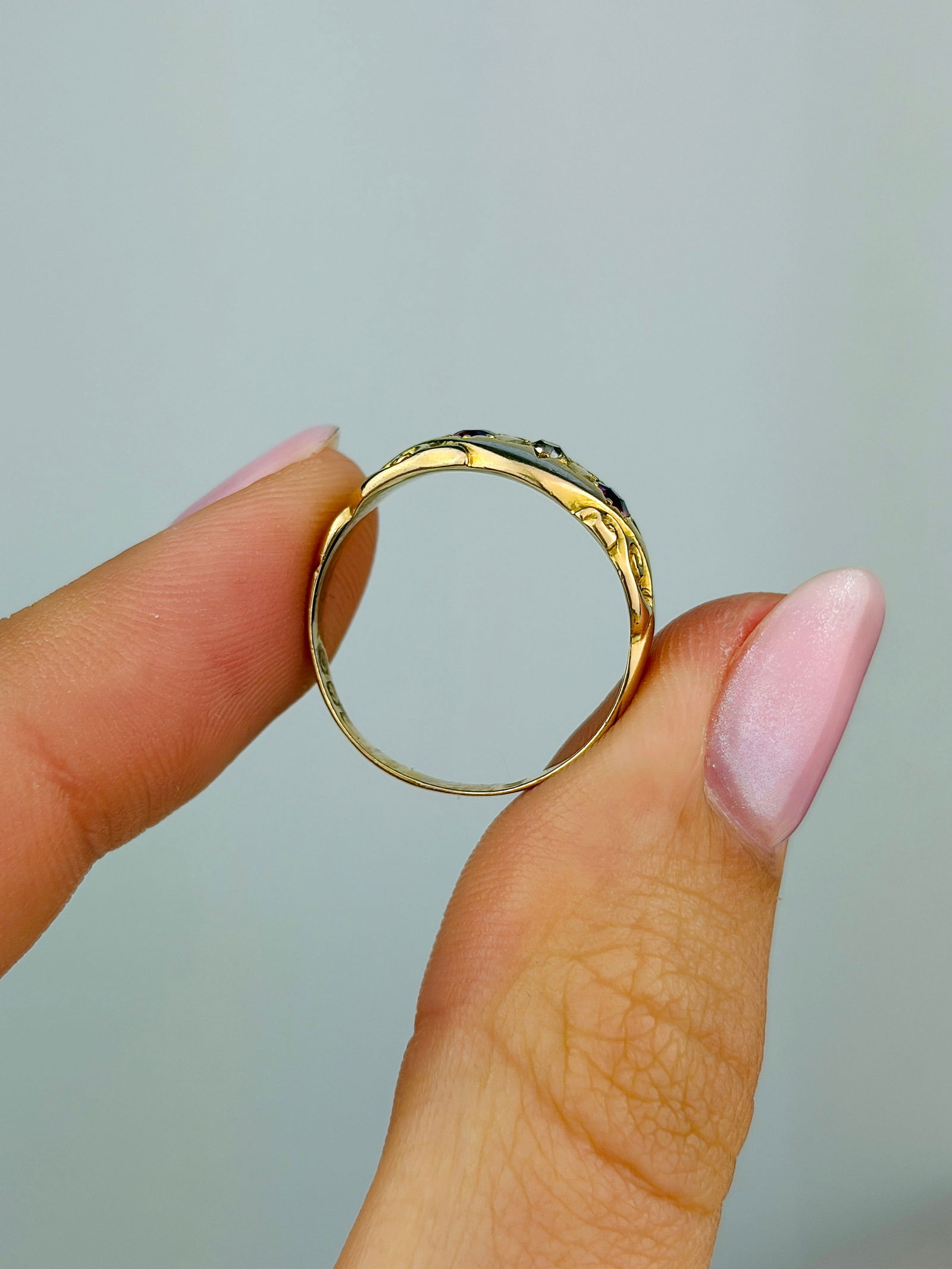 ANTIQUE 18CT GOLD DIAMOND AND RUBY 3 STONE STAR RING - 6