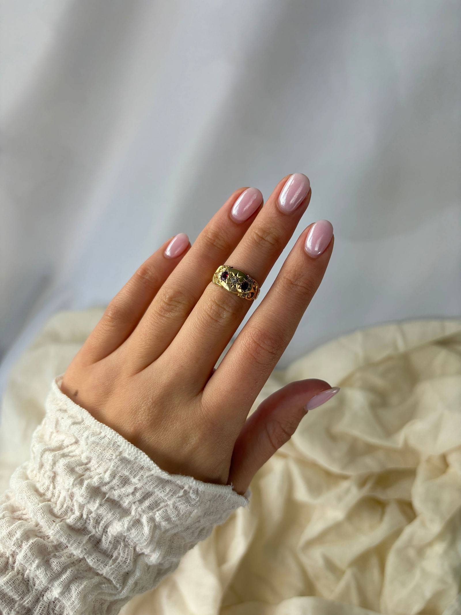 ANTIQUE 18CT GOLD DIAMOND AND RUBY 3 STONE STAR RING - 9