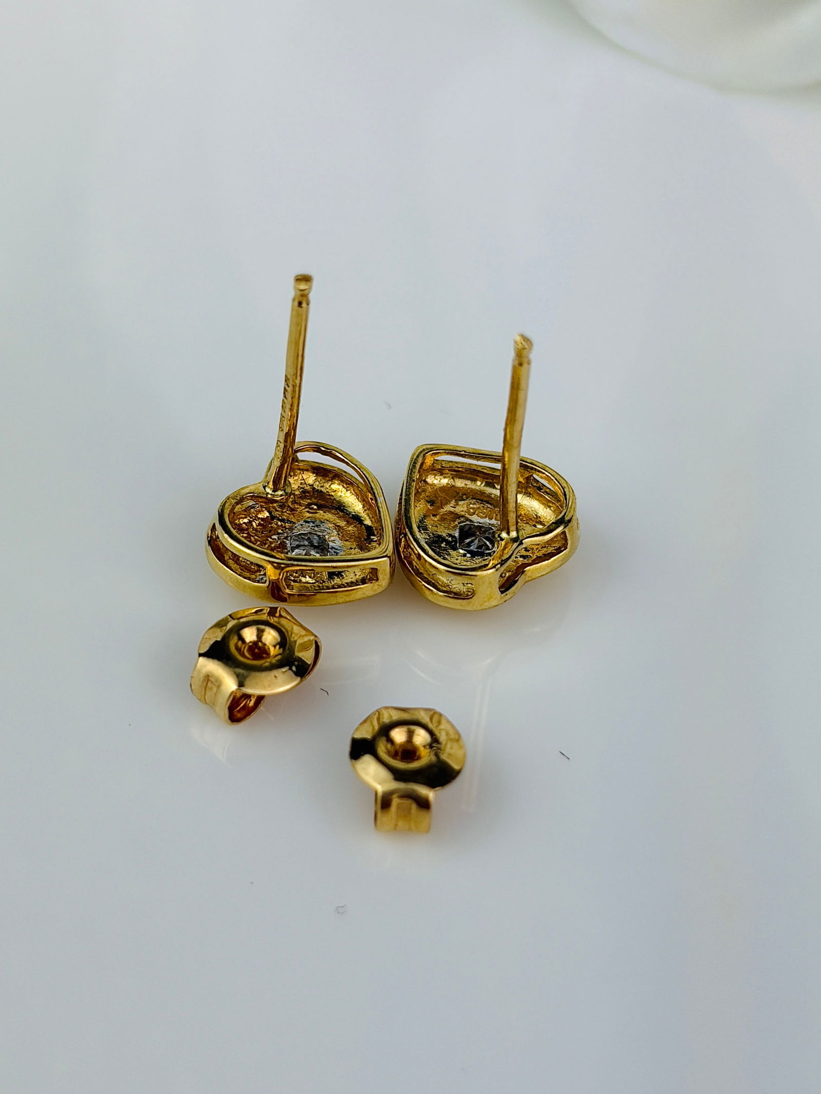 Vintage Diamond and 18 Carat Gold HEART DESIGN Stud Earrings - 5