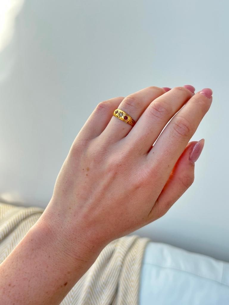 Antique 18ct Yellow Gold Ruby and Diamond 3 Stone Star Ring - 3