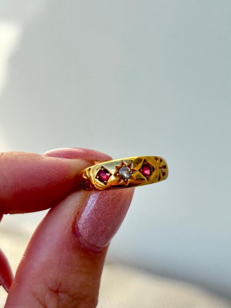 Antique 18ct Yellow Gold Ruby and Diamond 3 Stone Star Ring - 4