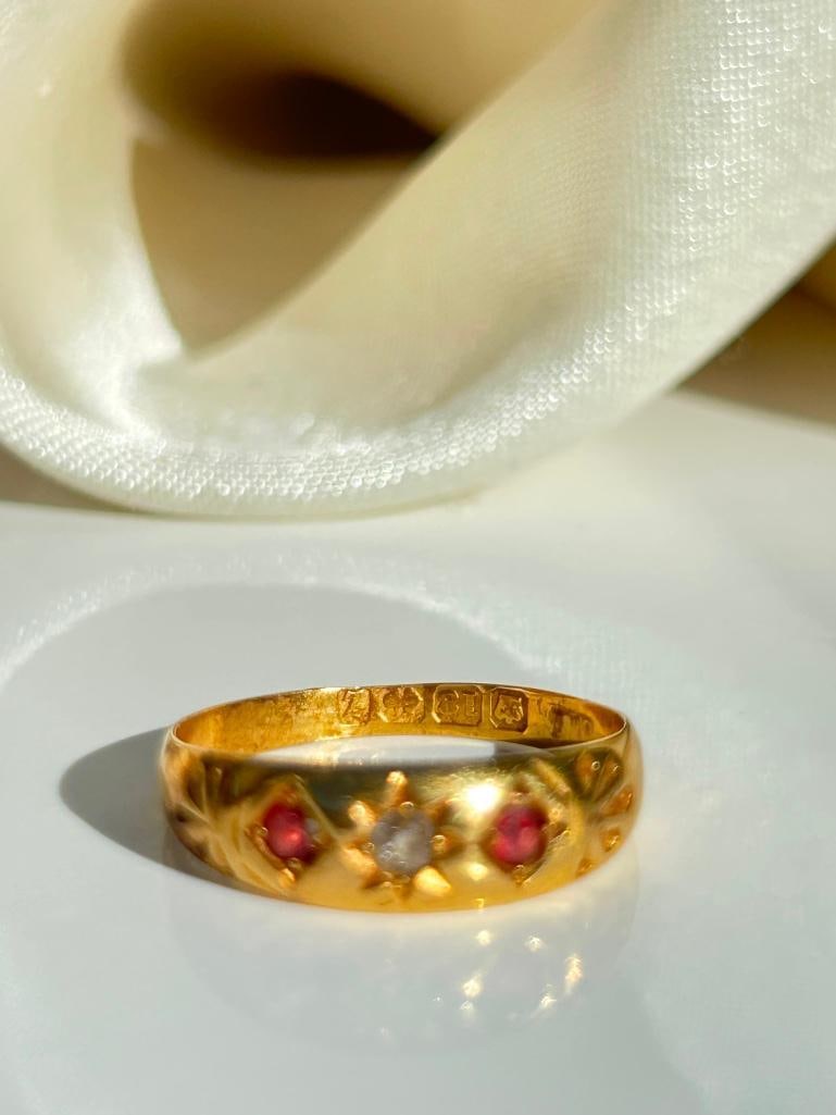 Antique 18ct Yellow Gold Ruby and Diamond 3 Stone Star Ring - 5