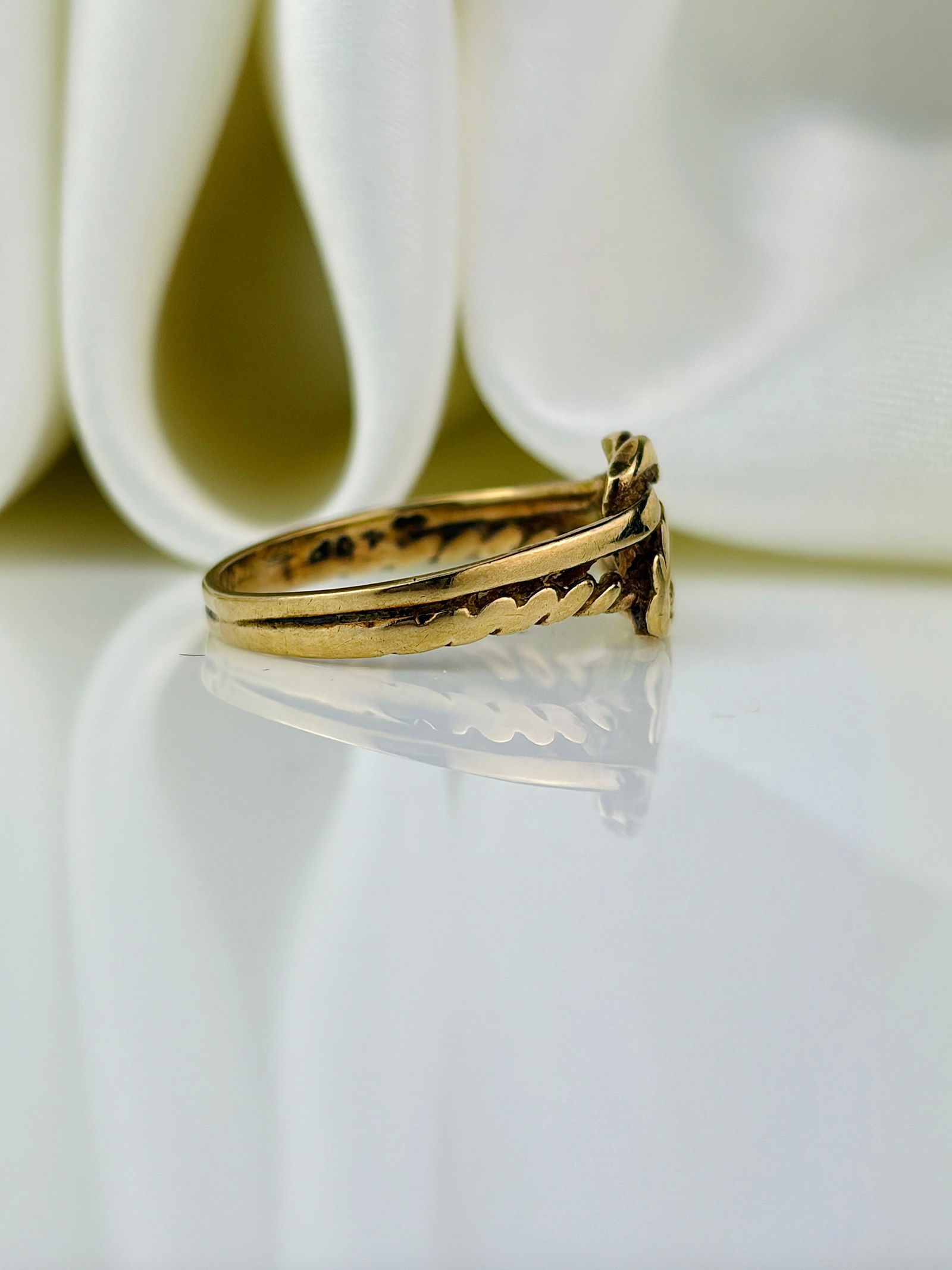 antique 9ct gold textured lovers knot ring - 2