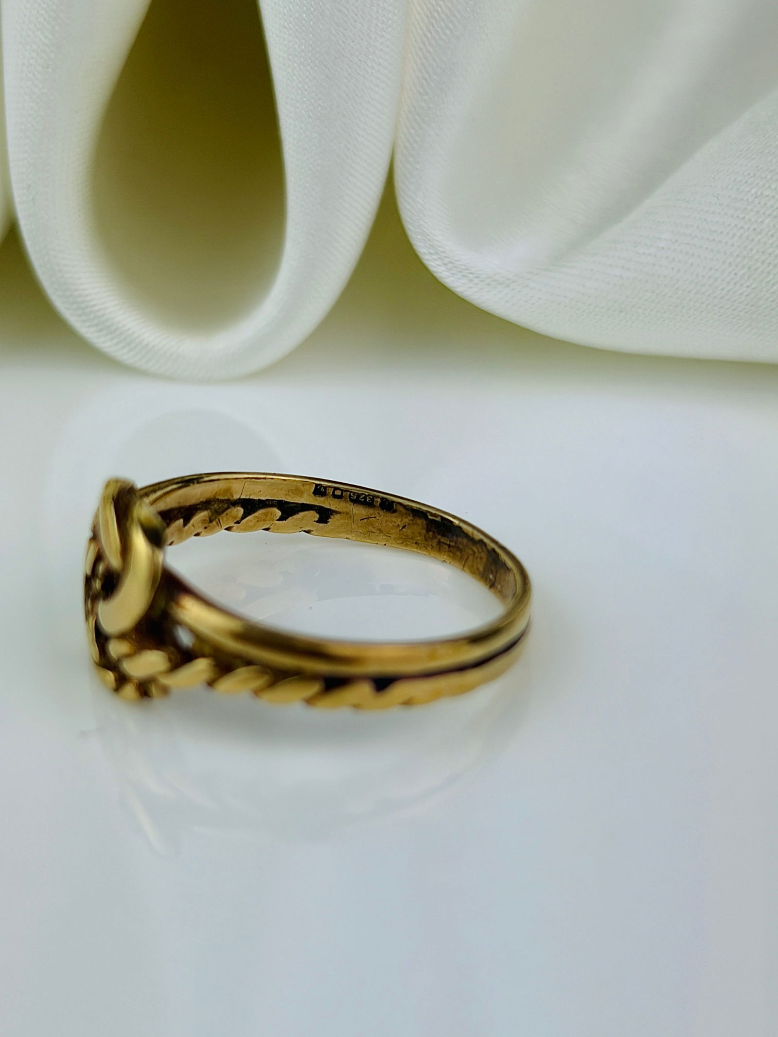 antique 9ct gold textured lovers knot ring - 4