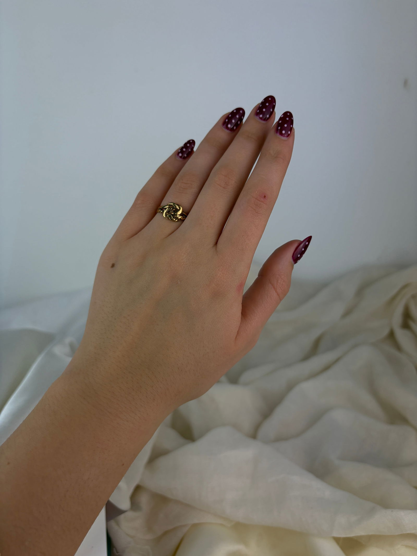 antique 9ct gold textured lovers knot ring - 7