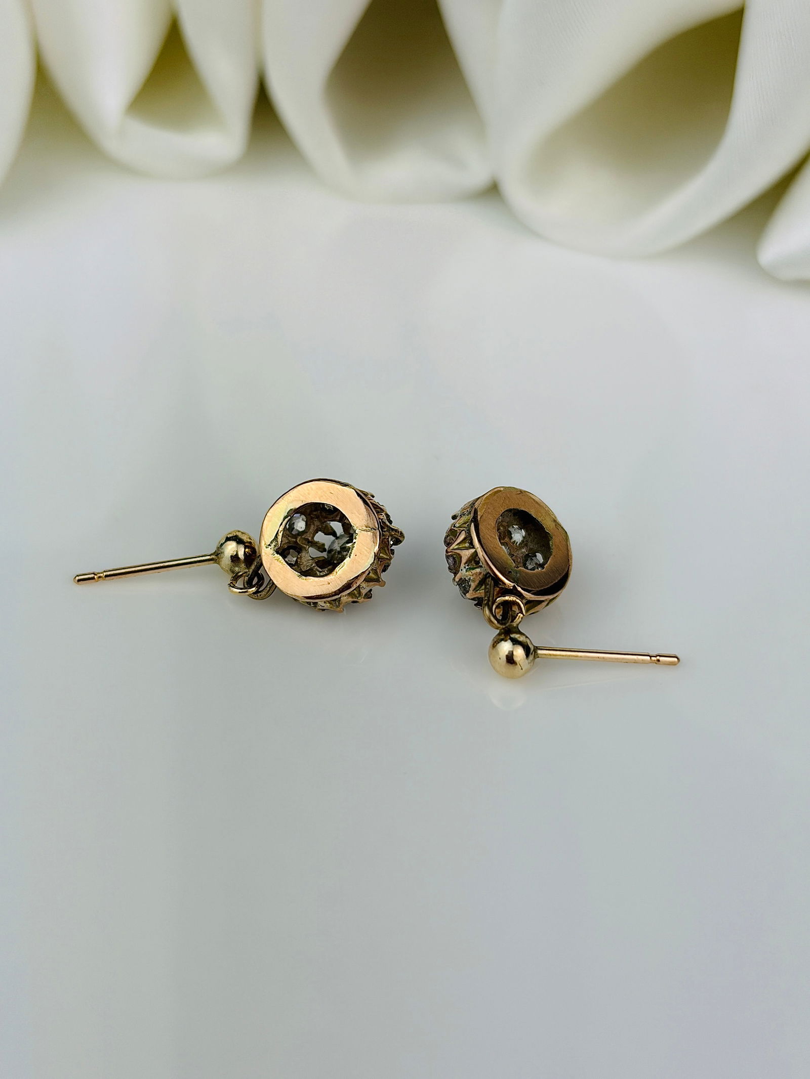 Art Deco Diamond and 9 Carat Gold Cluster Dangly Earrings - 5