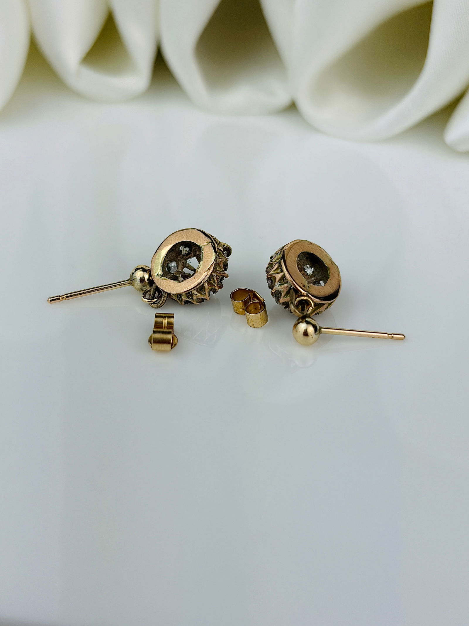 Art Deco Diamond and 9 Carat Gold Cluster Dangly Earrings - 6