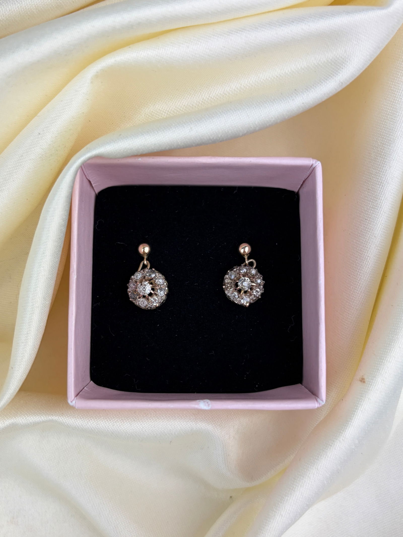 Art Deco Diamond and 9 Carat Gold Cluster Dangly Earrings - 7