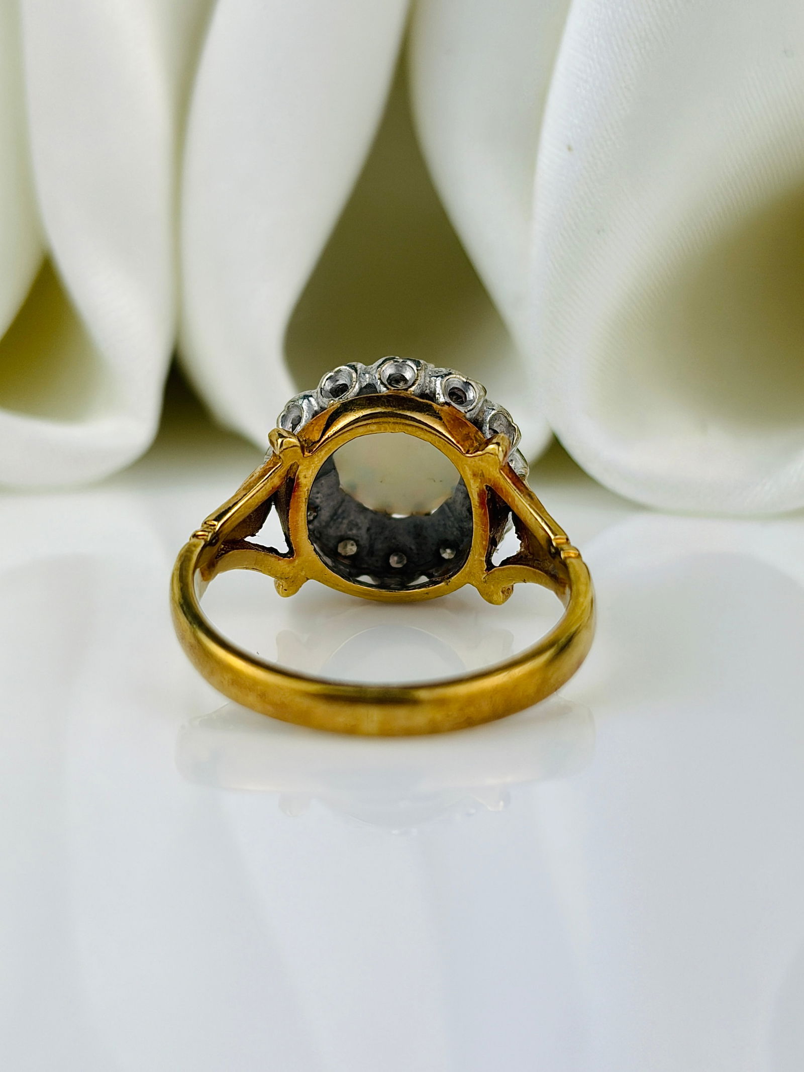 Vintage Opal and Diamond 18 Carat Gold Cluster Ring - 3