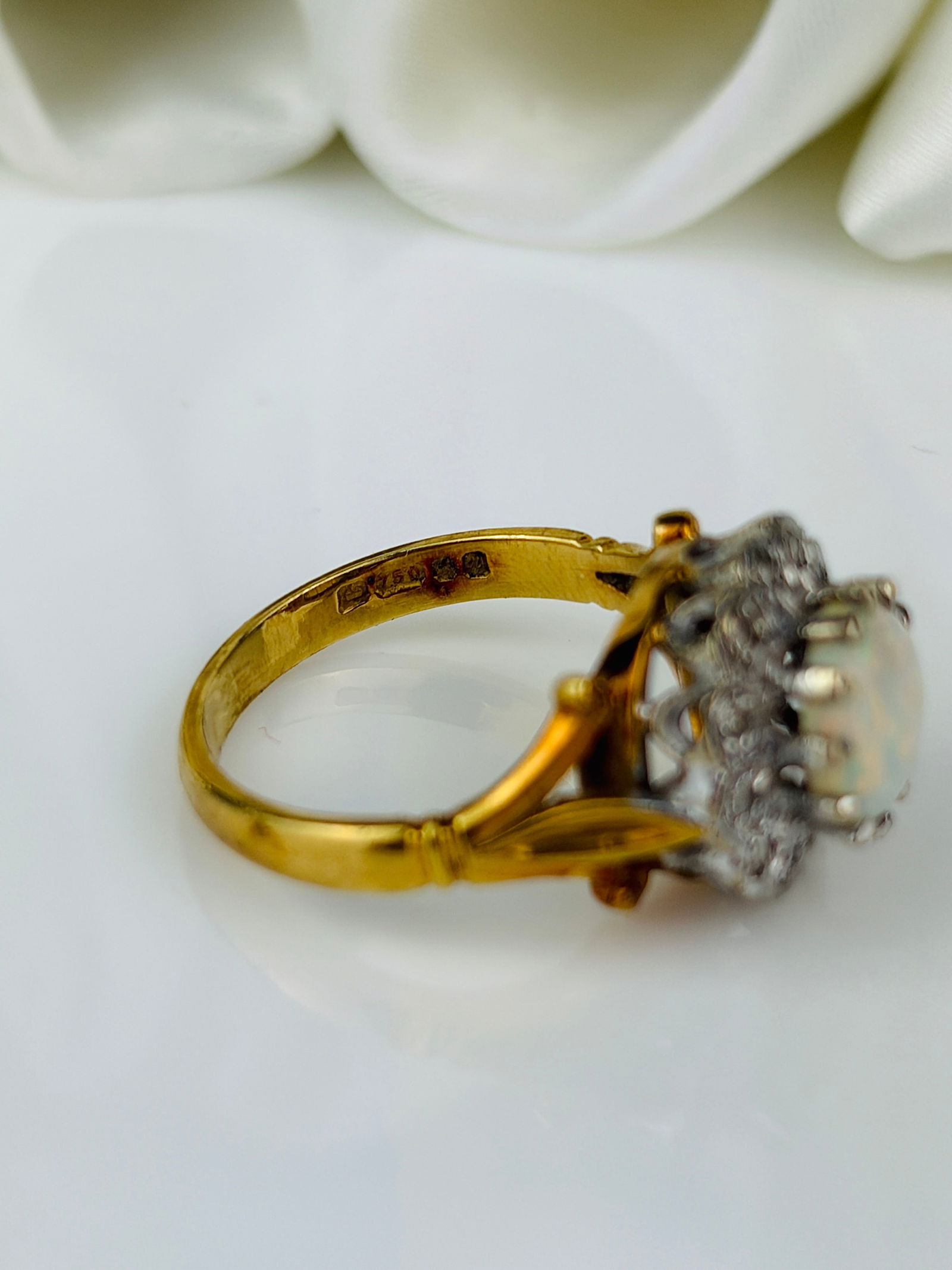 Vintage Opal and Diamond 18 Carat Gold Cluster Ring - 4