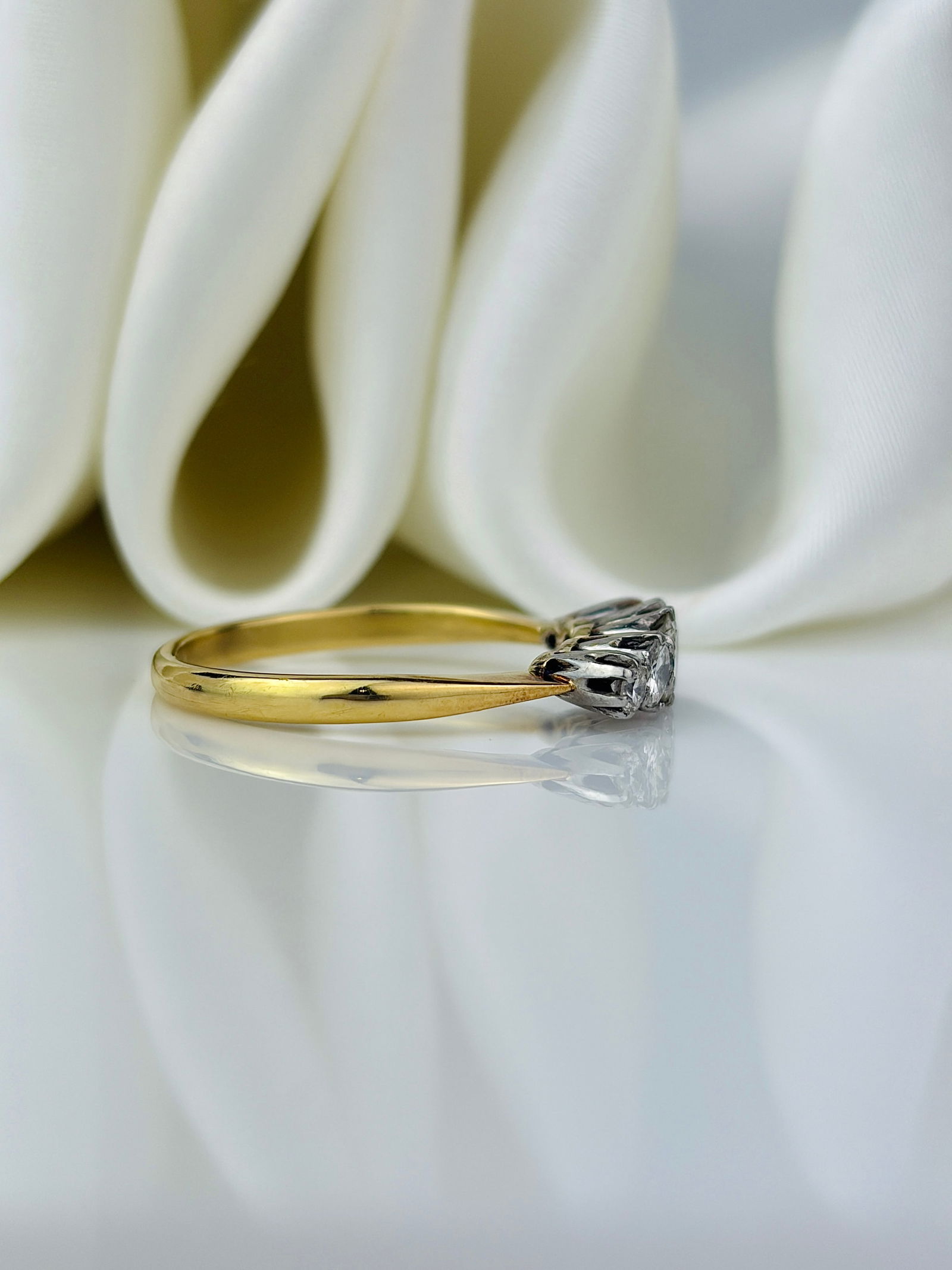 Wonderful 18ct Yellow Gold 73pts Diamond 5 Stone Ring - 2