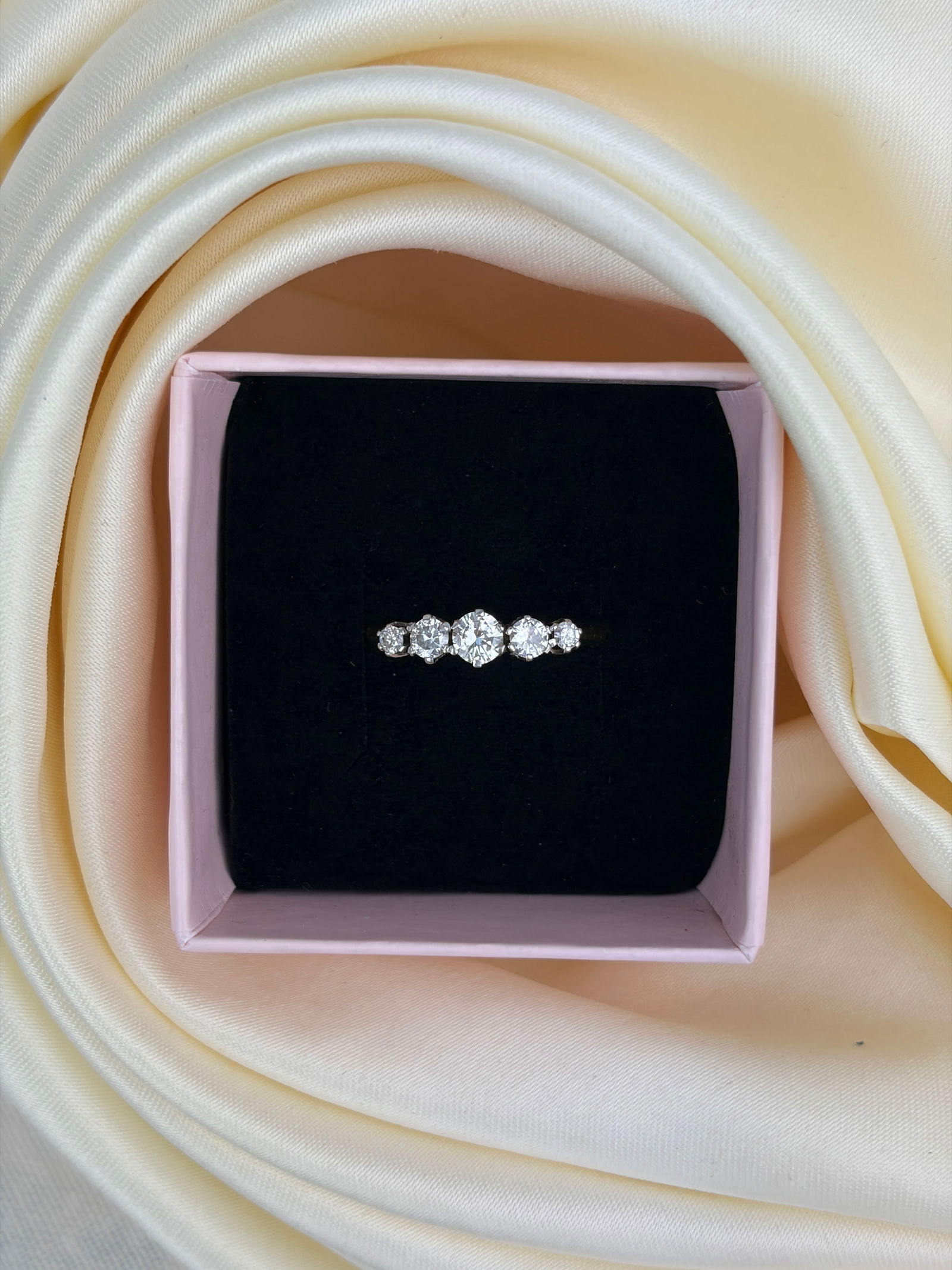 Wonderful 18ct Yellow Gold 73pts Diamond 5 Stone Ring - 7